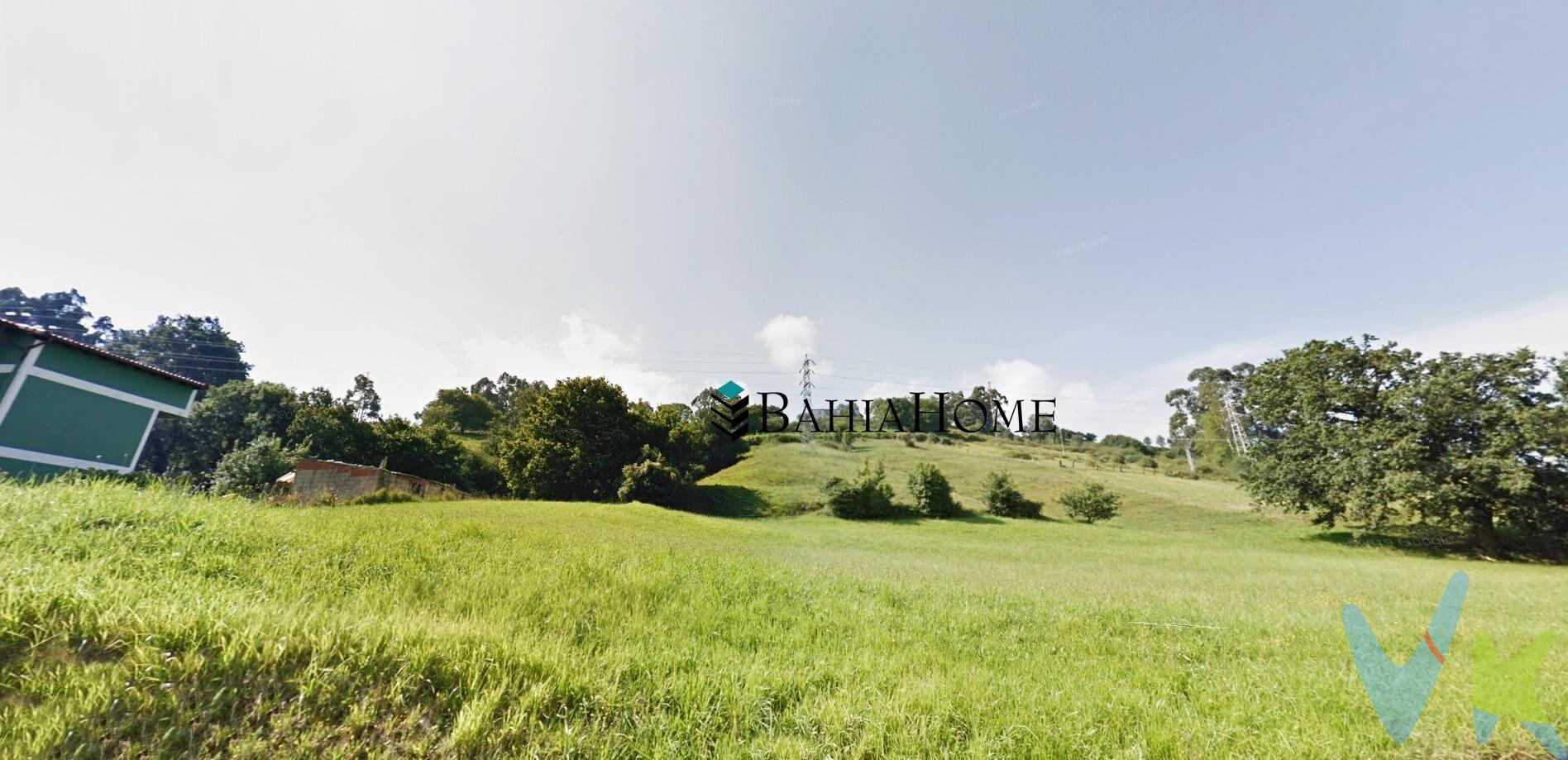 🏡 VENTA DE TERRENO URBANO EN BARRIO SAN SALVADOR - PROYECTO ALTAMIRA. ⭐¡Construye el hogar de tus sueños en una ubicación privilegiada y con gran proyección de futuro!. 📍 Ubicación y contexto. Situado en Barrio San Salvador (Medio Cudeyo), a tan solo 15 minutos de Santander, este terreno ofrece un entorno tranquilo y natural, perfectamente comunicado con la capital y los principales núcleos de la región. A pocos kilómetros se desarrollará el Proyecto Altamira, el gran campus tecnológico de centros de datos entre Piélagos y Villaescusa, considerado la mayor inversión empresarial de la historia de Cantabria (más de 3.600 millones de euros). Este ambicioso proyecto generará miles de empleos cualificados y convertirá la zona centro-sur de Cantabria en un nuevo polo de innovación y desarrollo tecnológico, impulsando la revalorización inmobiliaria en los municipios cercanos, incluido Medio Cudeyo. 🏗️ Detalles urbanísticos. ❇️ Clasificación: Suelo Urbano Residencial U2A. ❇️ Ideal para: Vivienda unifamiliar, pareados o adosados (hasta 3 chalets). ❇️ Parcela mínima: 650 m². 📐 Ocupación máxima: 25 %. 🧱 Edificabilidad: 0,30 m²/m². ↔️ Separación entre edificaciones: 6 m. 📏 Separación a linderos: 3 m. 🏢 Altura máxima edificable: 6,50 m. 🌟 Ideal para:. 👷 Promotores y constructores que deseen desarrollar proyectos residenciales en una zona con gran potencial de crecimiento. 💼 Inversores que buscan terrenos con alta rentabilidad futura, impulsada por el desarrollo tecnológico y empresarial del entorno. 🌿 Particulares que valoran la tranquilidad sin alejarse de los servicios urbanos. 🌳 Ventajas del entorno:. 🧩 Versatilidad constructiva: posibilidad de distintos tipos de vivienda. 🌄 Entorno natural y vistas abiertas, con aire puro y buena orientación. 🚗 Excelente conexión por carretera y transporte público. 💧 Suministros a pie de parcela: agua, luz, saneamiento y telecomunicaciones. 🏙️ Servicios cercanos:. 🏥 Centro de salud de Solares – 3 min. 🏫 Colegios e institutos – CEIP Marqués de Valdecilla, IES Ricardo Bernardo. 🛒 Supermercados, farmacia, panaderías y comercios locales. 🚌 Tren y autobuses con conexión directa a Santander. 🏞️ Naturaleza y ocio – Parque de la Naturaleza de Cabárceno, rutas verdes. 🍽️ Gastronomía local – Restaurantes típicos y bares con encanto. 📢 Una oportunidad única para invertir o construir en una de las zonas con mayor proyección de Cantabria, cerca del futuro hub tecnológico Proyecto Altamira y a solo unos minutos de Santander. 📞 Contáctanos hoy mismo y agenda una visita para descubrir todo el potencial de este terreno.