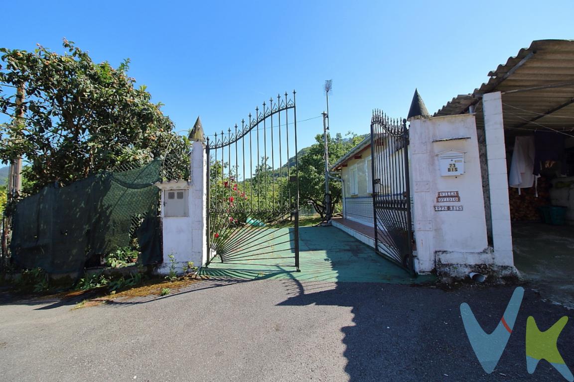 ¿Sueñas con despertar rodeado de verde y disfrutar de una total privacidad? Esta encantadora propiedad en el pintoresco pueblo de Agones, en el concejo de Pravia, es la oportunidad que estabas esperando, ya sea para establecer tu hogar habitual o para disfrutar de una segunda residencia inolvidable en Asturias.La vivienda se asienta sobre una fantástica parcela de 778 m², totalmente cerrada, que garantiza tu intimidad y la seguridad de los tuyos. Es un espacio idílico, llano y bañado por el sol, perfecto para organizar barbacoas familiares, ver crecer a los niños, tener mascotas o simplemente relajarte bajo el cielo asturiano.En el interior, la casa destaca por una distribución cómoda y optimizada:Un salón acogedor y luminoso que invita al descanso.Una cocina totalmente amueblada y equipada con electrodomésticos, lista para programar tus mejores recetas.Dos  baños completos y funcionales.Dos habitaciones , una de ellas ubicada en la planta alta, aportando un extra de encanto, independencia y calidezLa casa tiene un sin fin de posibilidades, solo necesita una mano moderna en decoración.tiene una caseta de aparos para el material de jardinaría.Su ubicación es sencillamente estratégica. Agones te ofrece la paz de un entorno rural auténtico y costero, con playas espectaculares a  pocos km. Además, cuenta con una excelente conectividad, encontrándose muy cerca del Aeropuerto de Asturias. Un oasis de tranquilidad sin renunciar a ninguna comodidad. ¡Ven a visitarla y enamórate de tu próximo hogar!Gastos e impuestos no incluidos en el precio. En segundas transmisiones, el comprador abona el ITP (porcentajes en Asturias: https://sede.tributasenasturias.es/sites/sede/default/es_ES/Que-quieres-hacer/Transmisiones-Patrimoniales-y-AJD), calculado sobre el mayor valor entre precio, tasación o valor de referencia catastral. Notaría y registro según aranceles variables; el comprador elige notario. El vendedor asume la plusvalía municipal; el resto de gastos (incluida hipoteca: tasación, costes bancarios, gestoría y formalización) son del comprador.Honorarios: intermediación a cargo del vendedor; mediación a cargo del comprador del 2% + IVA, mínimo 2.000  + IVA.El consumidor puede solicitar información y documentación adicional en la sede física o por correo electrónico de la Agencia (contacto en la web). La agencia actúa solo como intermediaria; toda compraventa queda sujeta a la aceptación expresa del vendedor y a la formalización del contrato. Anuncio meramente informativo: los datos corresponden a la fecha de publicación y pueden variar por actualizaciones legales, contractuales o fiscales.