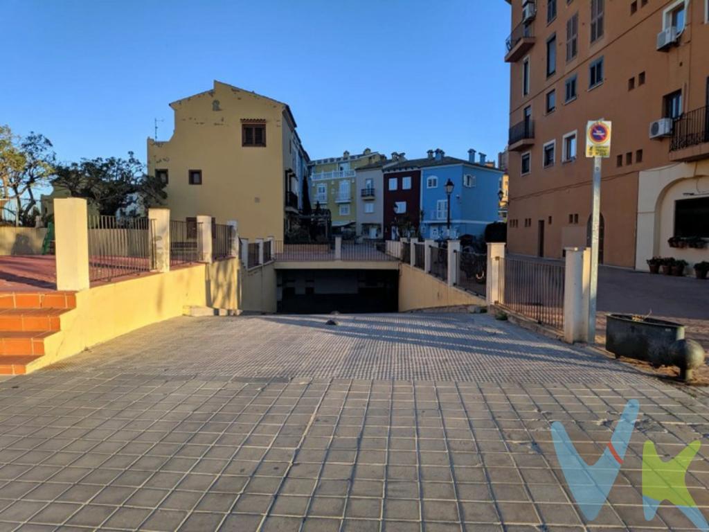 Venta de plaza de garaje para coche, en Plaza Mayor 8-12, Port Saplaya (Alboraya - Valencia). Con entrada y salida para vehículos por la Avenida de la huerta (dispone de acceso peatonal). Consta de una superficie aproximada de 13 m2, ubicada en el segundo sótano, ancho: 2.70 m2, largo: 4.70 m2.