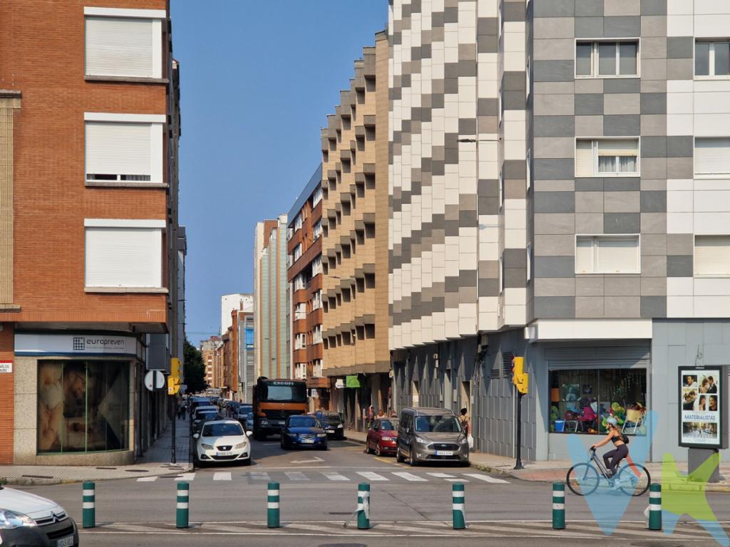 Descubre la oportunidad de adquirir un acogedor piso ubicado en la codiciada zona de Laviada, en Gijón en  concreto en Carretera Vizcaina. Este inmueble se presenta como una opción inmejorable para aquellos que valoran una combinación perfecta entre confort, ubicación y calidad de vida. Esta ubicación estratégica te permitirá gozar de todas las ventajas que ofrece Gijón, sumado a la tranquilidad y encanto del barrio de Laviada.Dentro del piso, descubrirás tres espaciosas habitaciones ,Salón-Comedor, Cocina y 1 Baño , además de 1 despensa que se puede convertir en segundo Baño, IDEAL para adaptarse a tus necesidades personales o familiares. La cercanía a importantes conexiones de transporte hará que tu día a día sea mucho más conveniente, Tendrás acceso fácil y rápido a la estación de tren, lo cual es perfecto para aquellos que necesitan desplazarse por trabajo o placer. Adicionalmente, la proximidad a diversas paradas de autobús te permitirá moverte cómodamente por Gijón sin preocuparte por el tráfico o el estacionamiento.El entorno de Laviada destaca por su  amplia variedad de servicios a tu disposición, desde supermercados y farmacias hasta restaurantes y áreas de ocio, todo aquello que necesites se encuentra a escasos minutos de tu puerta. Adquirir esta propiedad  va acompañado de la certeza de estar adquiriendo un espacio que, además de ofrecer comodidad, también representa una excelente inversión a largo plazo. Su localización privilegiada y las comodidades del área han contribuido a establecer este rincón de Gijón como uno de los lugares más valorados del mercado inmobiliario local.La posibilidad de personalizar este espacio según tus gustos y necesidades está a un paso de hacerse realidad.Imagina disfrutar de la vida en un entorno que se adapta a ti, con todas las comodidades modernas que buscas en tu futuro hogar.No pierdas la oportunidad de conocer personalmente este increíble pisoNo dudes en coordinar una visita para sentir de primera mano las posibilidades que este piso ofrece. Estamos aquí para asistirte y resolver cualquier duda que puedas tener, asegurando así una experiencia de compra transparente y satisfactoria.Confía en Profesionales acreditados. Disponemos de las certificaciones CRS y Realtor y todos nuestros agentes tienen la titulación AIR (Agentes inmobiliarios Registrados). Tenemos más de 30 años de experiencia en el sector. Todas las cantidades recogidas como depósito están garantizadas mediante seguro de caución.Consulta nuestras reseñas en Google y descubre por qué tantos clientes confían en nosotros.El precio NO incluye: Impuestos, gastos de Notaría, registro y honorarios de los servicios contratados por los compradores a la Agencia Inmobiliaria. 