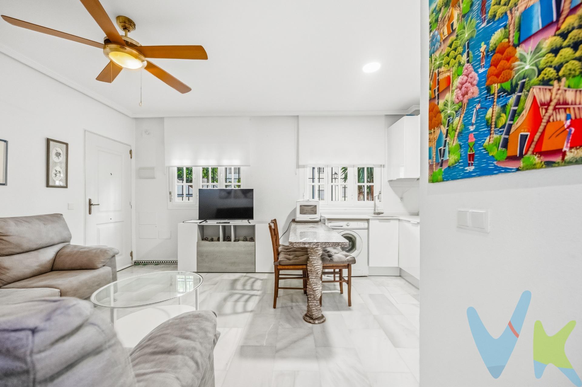 Descubre este excepcional apartamento situado en Las Quintas, una zona idílica y tranquila rodeada de pinares, a solo 1500 metros de las cristalinas playas. 🏖️ Con un diseño contemporáneo y elegante, esta propiedad cuenta con una superficie construida de 80 m² (68 m² útiles), ideal para disfrutar del estilo mediterráneo. Relájate al atardecer desde tu jardín privado de 22 m² mientras saboreas momentos inolvidables bajo el sol radiante ☀️. El apartamento incluye una habitación doble exquisita y otra sencilla perfectamente equipada; además posee un baño completo que combina funcionalidad con modernidad 🚿. ¿Te preocupan el aparcamiento? Este hogar ofrece plaza privada 🔒 junto a mayor seguridad gracias a su puerta blindada🛡️. La urbanización destaca por sus amplias zonas verdes salpicadas de árboles frondosos 🍃🌳 que invitan al relax absoluto después del bullicio diario. No pierdas esta oportunidad única: ven pronto a conocer tu futuro refugio donde cada rincón te invita al descanso definitivo! . Comercializamos este inmueble en exclusiva para garantizarte toda la información necesaria junto a un servicio excepcional. En cumplimiento del Decreto Junta Andalucía 218/2005 del 11 Octubre, informamos al cliente que los gastos notariales e impuestos no están incluidos en el precio € . Si tienes dudas acerca dela compraventa , llámanos ; estaremos encantados de asesorarle !. Igualmente disponemos de un Seguro de Caución para garantizar las cantidades entregadas a nuestra Agencia en concepto de Reserva y/o Arras. Impuestos y gastos de la compraventa:. El comprador puede consultar de forma oficial los impuestos aplicables (ITP, AJD, etc.) en la web de la Junta de Andalucía:. https://www.juntadeandalucia.es/organismos/economiahaciendayfondoseuropeos/areas/tributos-juego/tributos/paginas/impuestos-cedidos-transmisiones.html. Si tiene cualquier duda sobre los gastos de la compraventa, llámenos y estaremos encantados de asesorarle de forma clara y personalizada. . 