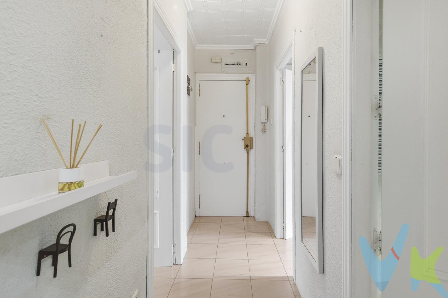 VIVIENDA EN VENTA JUNTO AL CENTRO DE SALUD SANT MARCEL·LÍ. 3ª ALTURA SIN ASCENSORTe presentamos esta acogedora vivienda ubicada en una zona consolidada y muy demandada, rodeada de todos los servicios necesarios para el día a día: supermercados, colegios, transporte público, comercios de barrio y centro de salud. Además, se encuentra muy próxima al Hospital Universitario Doctor Peset y al Hospital La Fe, lo que la convierte en una ubicación muy práctica y bien comunicada.La vivienda, situada en una tercera planta SIN ascensor, destaca por su luminosidad y distribución funcional. Dispone de un amplio salón-comedor con buena entrada de luz natural, ideal para crear un espacio confortable y acogedor. La cocina es independiente, con buena capacidad de almacenaje y salida a galería.Cuenta con varias estancias bien aprovechadas, incluyendo 2 dormitorios con armarios y buena ventilación, además de un baño reformado con plato de ducha.  Se trata de una vivienda reformada, perfecta tanto como primera residencia como inversión, gracias a su excelente ubicación y características. Lista para entrar a vivir!! Superficie construida aproximada: 64 m² según catastro Año de construcción: 1954 Calificación energética: E CONDICIONES ECONÓMICAS Y LEGALESPVP: 169.000 Gastos e impuestos no incluidos en el precio. La compra conlleva impuestos y gastos de formalización para el comprador.En las segundas o ulteriores transmisiones, el Impuesto de Transmisiones Patrimoniales (ITP) se liquidará conforme a la normativa vigente de la Comunitat Valenciana. Con carácter general, el tipo aplicable es del 10%, sin perjuicio de la aplicación de tipos reducidos del 8%, 6%, 4% ó 3% cuando concurran los requisitos legalmente establecidos para ello.La compraventa se realizará con gastos según ley, por lo que los gastos de notaría y registro de la propiedad serán asumidos conforme a lo dispuesto en la normativa aplicable. A título orientativo, dichos gastos, según aranceles oficiales, pueden situarse aproximadamente entre 400  y 800 , dependiendo del precio final y de las circunstancias de la operación.Honorarios de intermediación inmobiliaria no incluidos en el precio: 4 % más IVA sobre el precio final de venta.Se informa al consumidor que la agencia actúa como intermediaria inmobiliaria en la operación, estando cualquier eventual compraventa y sus condiciones sujeta a la aceptación expresa del propietario o vendedor y a la posterior formalización del correspondiente contrato de arras.El consumidor tiene, conforme a la normativa vigente, a su disposición información y documentación adicional relativa al inmueble, pudiendo consultarla en la agencia inmobiliaria. (Ver nota simple informativa )La información contenida en este anuncio tiene carácter meramente informativo y no contractual, pudiendo estar sujeta a errores u omisiones involuntarias.