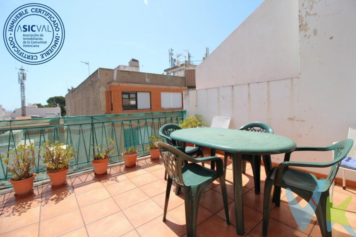 REF.1615. LA VIVIENDA QUE ESTABAS BUSCANDO. VIVIENDA MODERNA, COMODA TOTALMENTE REFORMADA Y  MUY BIEN COMUNICADA. OROPESA DEL MAR (CASTELLÓN). CASCO URBANO. 4º PISO SIN ASCENSOR. ORIENTACIÓN ESTE-OESTE.  A 800 METROS DE DE LA PLAYA DE MORRO DE GOS Y A 850 METROS DE LA PLAYA DE LA CONCHA. VENTA SIN MUEBLES.  3 DORMITORIOS DOBLES, 1 BAÑO COMPLETO CON DUCHA EN SUITE, 1 BAÑO COMPLETO CON BAÑERA,  SALON-COMEDOR. COCINA AMERICANA.  AIRE ACONDICIONADO FRIO/CALOR POR CONDUCTOS. DOS TERRAZAS,UNA DE ELLAS CON ORIENTACION ESTE DE 16 M2 Y LA OTRA CON ORIENTACION OESTE DE 15 M2.  CON TODOS LOS SERVICIOS CERCANOS COMO AUTOBUS, COLEGIO, CORREOS, SUPERMERCADOS, ETC. . VENTA SIN MOBILIARIO.. El precio de venta  NO  INCLUYE Impuestos (I.V.A. o I.T.P.), gastos de Notaría, gastos de Registro de la Propiedad, gastos de tramitación de Escrituras ni gastos de financiación (si se precisa). Consulte Honorarios Profesionales de Agencia Inmobiliaria.. 