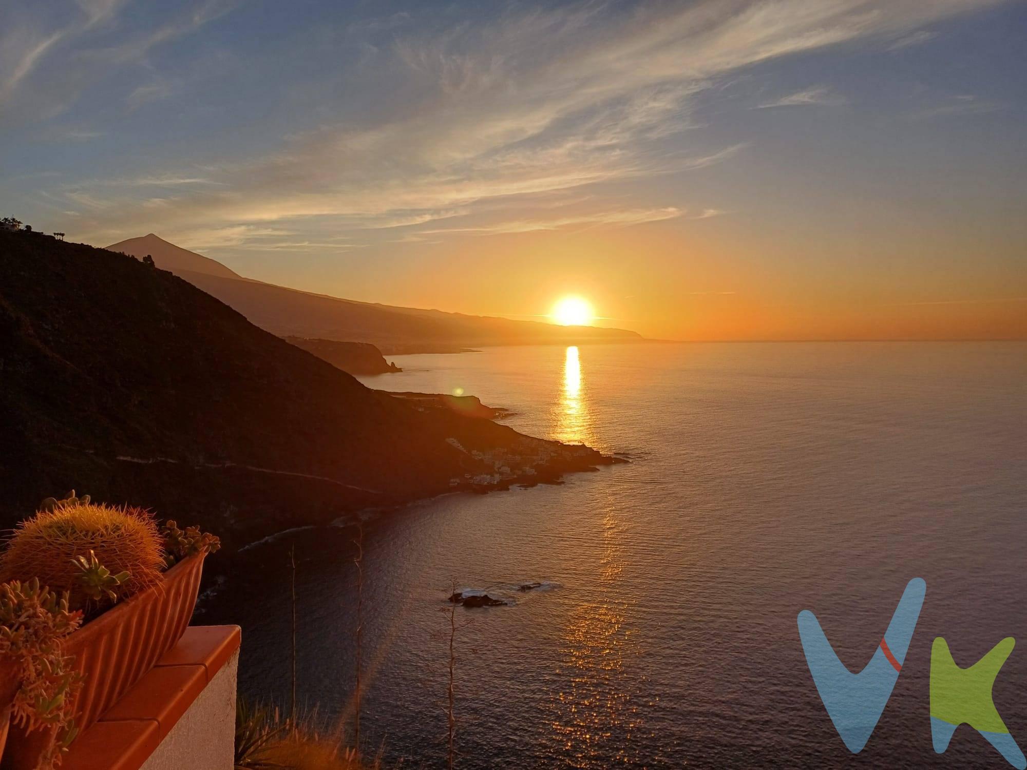 Descubre este impresionante apartamento en La Matanza de Acentejo, ubicado en la codiciada zona de Puntillo del Sol. Con un precio competitivo de  259.500 euros y una superficie construida de 83 m², esta propiedad ofrece espacios bien distribuidos que incluyen un amplio vestíbulo, actualmente usado como estudio, una gran habitación doble, con dos armarios cama y una bañera de diseño que conecta con la terraza privada, Cocina con barra americana. Salón comedor conectado a una terraza abierta a los mejores atardeceres de la isla. El baño cuenta con sauna de vapor, brindando un toque exclusivo a tu rutina diaria. Además,  opcionalmente se puede adquirir una plaza de garaje  lo cual es lujo para sus propietarios y da valor a la propiedad. En el aparcamiento exterior, el edificio cuenta con dos plazas para carga de coches eléctricos. Este edificio se caracteriza por su excelente cuidado y mantenimiento en todas sus áreas comunes; que te brinda la sensación de vivir de vacaciones en un ambiente tranquilo e ideal para quienes buscan calidad vida cerca del mar. Datos meramente informativos sin valor contractual. Impuestos y gastos de transmisión no incluidos en el precio de venta.