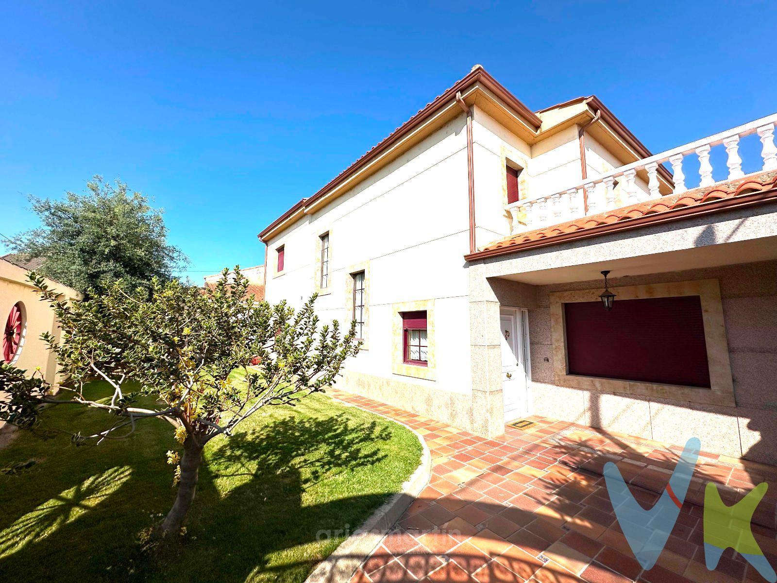 A tan solo 19km del centro de Salamanca, impresionante casa en venta en Machacón. 5 dormitorios y 5 baños. Salón de 60m2. Piscina, barbacoa, solarium...
