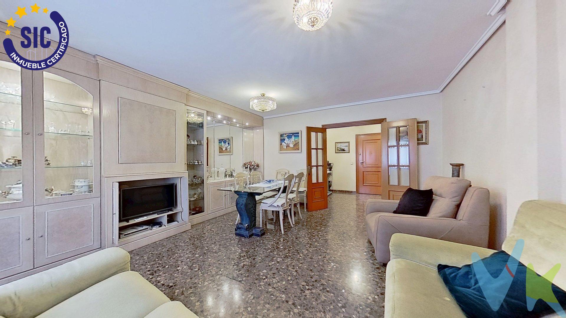 Buscas una vivienda de cuatro habitaciones y baños en Valencia?. Esta vivienda es para ti, situada en la quinta planta de un edificio residencial consolidado en la calle Isla Cabrera, una zona bien conectada y con todos los servicios a su alcance. El inmueble cuenta con 124 m² construidos, distribuidos en 4 habitaciones con armarios empotrados y 2 baños completos, ofreciendo una distribución cómoda y funcional, ideal tanto para vivienda habitual como para inversión. Su altura le proporciona buena luminosidad y una agradable sensación de amplitud. La cocina amueblada dispone además de lavadora y lavavajillas. Ubicada en un entorno urbano con excelente acceso a transporte público, centros médicos, supermercados y zonas comerciales. Plaza de garaje opcional 20.000 euros. Una oportunidad interesante para quienes buscan una vivienda en Valencia con buena ubicación y posibilidades de revalorización. Ven a visitarla ya¡¡¡. VENTA:. PVP 365.000€. Gastos e impuestos no incluidos en el precio. La compra conlleva impuestos y gastos de formalización para el comprador. A título orientativo se informa que en segundas transmisiones el ITP con carácter general en Valencia es del 10%, pudiendo existir otros tipos impositivos atendiendo a las circunstancias personales del comprador u otras circunstancias previstas legalmente. Base imponible del impuesto el mayor valor entre el precio de compraventa, la tasación o el valor de referencia catastral. En cuanto a los gastos de notaría y registro, en su caso, suelen oscilar aprox; entre 1,5% y 2,5% (aranceles variables según precio, n.º de copias y complejidad). El comprador elige notario. Si el comprador precisase de. hipoteca: tasación, condiciones y costes bancarios serán según entidad elegida por el comprador, así como los gastos de gestoría, y cualesquiera otros gastos inherentes a la formalización de la compraventa que legalmente correspondan a la parte compradora, salvo pacto expreso en contrario con el vendedor. El consumidor tiene, conforme a la normativa vigente, a su disposición información y documentación adicional relativa al inmueble y condiciones de la compraventa, que podrá ser consultada en C/Joaquín Costa 4, bajo 46005 Valencia o urbe2@remax.es. Honorarios de mediación inmobiliaria a cargo del COMPRADOR: (3% del precio final de venta más IVA (21%), salvo otro pacto.); y de VENDEDOR (según acuerdo con el mismo). Se informa al consumidor que la agencia actúa como intermediaria inmobiliaria en la operación, estando cualquier eventual compraventa y sus condiciones sujeta a la aceptación expresa del propietario-vendedor y a la posterior formalización del correspondiente contrato.