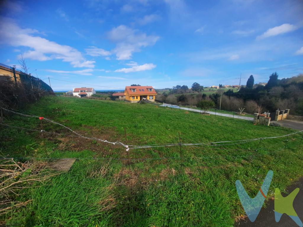 Hoy os presentamos una propiedad muy singular, ubicada en la costa occidental asturiana, más concretamente en el término de Albuerne, Concejo de Cudillero.Se trata de una excelente parcela de 1882 metros cuadrados situada en la zona edificable de costa en la marina asturiana. La propiedad se encuentra en las cercanías de la playa Gancedo, conocida también por Gancéu. es una playa aislada, salvaje, rodeada de grandes acantilados. Forma parte de la Costa Occidental de Asturias y está catalogada como Paisaje protegido, ZEPA.A 6,5 km se situa la Playa de San Pedro de La Ribera clasificada con la Q de calidad con distintivo nacional europeo.A 4,7 km nos encontramos la playa de Salencia, a seis Km podemos visitar el Cabo Vidio, a 6,7 km tenemos otra joya como es la playa del Silencio.Hay una distancia de unos 12 minutos al Aeropuerto de Asturias, 30 minutos a Avilés (36 km) y a 40 minutos  la ciudad de Gijón ( 60 km). Por si no conoces la zona queremos que sepas que entre Cudillero y Luarca se extienden 35 kilómetros de acantilados rocosos contra los que el mar bate furioso, afilando cabos, desgajando islotes y esculpiendo calas tan imponentes como la playa del Silencio.Núcleos cercanos como Oviñana, Lamuño o Novellana, completan una oferta turística dentro de un marco incomparable.Esta parcela, de forma rectangular, tiene una edificabilidad de 300 Mts, con lo cual podrás dar rienda suelta a tu imaginación para proyectar la casa de tus sueños.No dejes pasar esta oportunidad.Infórmate, visita y seguro que compras.......Llámanos!!!!En el precio no está incluido el 8% de trasmisión patrimonial ni los gastos de registro y de notaría.