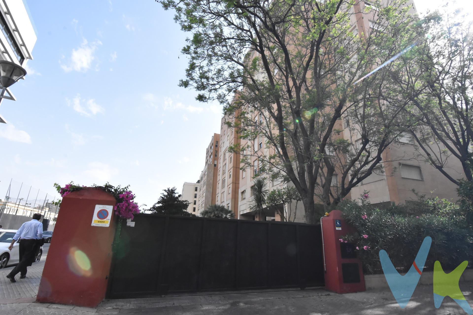 ¡MAGNIFICA PLAZA DE GARAJE! Esta ubicada en pleno corazón Nervión junto a la calle Luis Montoto.Tiene una ubicación dentro del garaje excepcional, con mucho espacio para maniobrar, con puerta automática. Animate, aparcar tranquilamente por la zona de Nervión ya no es problema por un precio irresistible. Informamos a nuestro clientes que el precio de venta no incluye lo siguiente: Honorarios de la agencia inmobiliaria, impuestos (el Impuesto de Transmisiones Patrimoniales, I. V. A. , o A. J. D. , en su caso), otros gastos de la compraventa (gastos de registro de la Propiedad, Notaría, gestoría ni de posible financiación). Documento D. I. A. a disposición del consumidor según Decreto 218/2005 Junta de Andalucía.