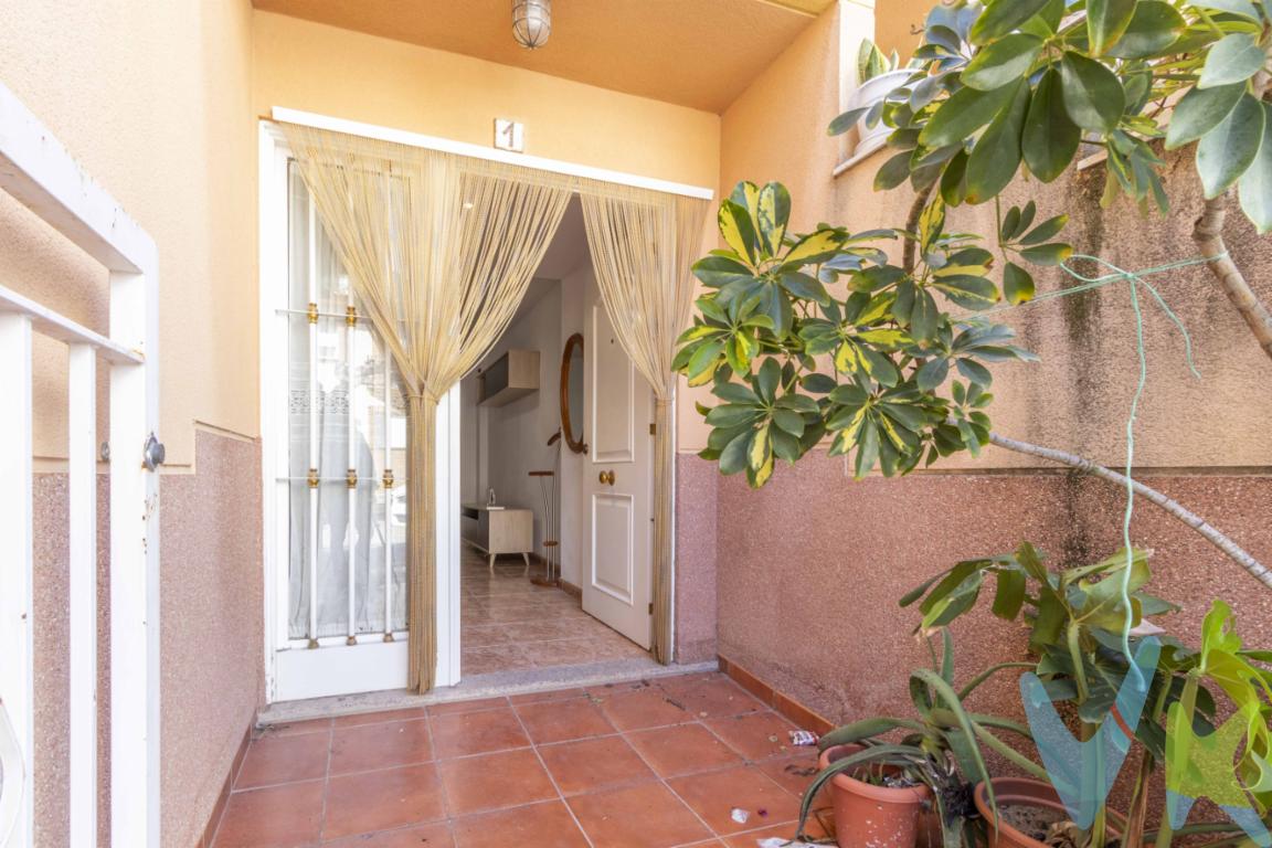 ¡Descubra la oportunidad de adquirir la casa de sus sueños en Sant Joan de Moró! Esta encantadora vivienda, en venta, combina comodidad y estilo en una ubicación privilegiada. Construida en el año 2002, la propiedad ofrece la mezcla perfecta entre modernidad y confort en sus amplios espacios. Con un total de 95 metros cuadrados construidos, encontrará un lugar ideal para toda su familia.La casa cuenta con un total de 85 metros cuadrados útiles, distribuidos inteligentemente para aprovechar al máximo cada rincón. Dentro de la misma, hallará cuatro habitaciones, proporcionando el espacio suficiente para cada miembro del hogar o incluso para disponer de una oficina o zona de estudio personal en casa. Las habitaciones garantizan privacidad y un ambiente acogedor que invita al descanso.La propiedad incluye un garaje, ofreciendo la comodidad de estacionar su vehículo con total seguridad, sin preocupaciones por la disponibilidad de aparcamiento en la calle. Además, dispone de un trastero, perfecto para mantener el orden y almacenar objetos de forma organizada. Este espacio adicional es ideal para guardar bicicletas, herramientas u otros enseres que prefiera mantener fuera del interior del hogar, pero a la mano.El diseño de la vivienda ha sido cuidadosamente planeado para obtener el mayor rendimiento posible, favorecidas por una orientación que permite la entrada de luz natural durante gran parte del día. Además, la cocina es espaciosa, convirtiéndola en un lugar acogedor donde poder disfrutar de grandes momentos culinarios con familia o amigos.Uno de los aspectos más atractivos es su ubicación en Sant Joan de Moró, una localidad que ofrece una mezcla perfecta de tranquilidad y cercanía a todos los servicios necesarios. Con fácil acceso a escuelas, supermercados y parques, esta zona se presenta como un entorno familiar ideal. La comunidad es amigable y segura, lo que la hace especialmente atractiva para aquellas familias que buscan un lugar donde establecerse de manera definitiva.Es importante recalcar la relación calidad-precio que ofrece esta propiedad. El valor que representa se destaca notablemente en el mercado actual. Es una inversión que seguramente se apreciará con el tiempo, convirtiéndose no solo en un hogar, sino también en una pieza clave de su patrimonio en el futuro.Contáctenos para agendar una cita El precio no incluye lo siguiente: Honorarios de la agencia inmobiliaria, impuestos (IVA, ITP) y otros gastos de la Compraventa (notaria, gestoría y registro).