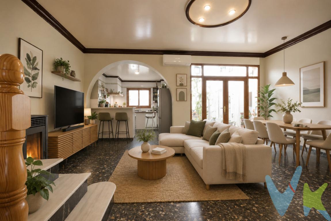 ¿Te gustaría vivir en una casa tradicional de pueblo? Tenemos la casa ideal por tamaño, orientación y distribución con una superficie de más de 200m2 distribuida en 3 plantas. En planta baja de unos 100m2, se distribuye en cocina, salón comedor, lavadero y baño con plato de ducha, además de una pequeña habitación exterior, perfecta para verano por su ventilación asegurada y exentas de ruidos. Lo mejor el patio central o corral, de unos 49m2, para disfrutar de los atardeceres o a la luna de Valencia, tener una mascota o espacio para desarrollar la jardinería, este es el caso, aportando verde, frescor y natural a la estancia por sus buganvillas, olocasias, helechos o palmeras, entre otras. La casa dispone de tres terrazas, una de ellas con salida desde la planta de las habitaciones, además de 2 balcones a la calle. En piso primero tres habitaciones dobles y un baño sumando algo más de 80m2, además de una terraza con vistas al patio propio y un balcón a la calle, zona muy tranquila a la vez de cerca del centro de Rafelbunyol con todos los servicios andando y a cinco minutos de la parada del metro L3, dirección Valencia. La vivienda cuenta con otra planta, abuhardillada, multiusos y destinada a estudio, para teletrabajar o a zona de música con salida a la tercera terraza con zona de lavadero (tendedero de la casa) y a un segundo balcón para desconectar con orientación sur-este. La casa cuenta con 6 splits, distribuidos en todas las plantas, chimenea de pellets, 9 placas solares con una potencia 4kwh (15EUR luz aprox), y descalcificador. Algunas fotos están hechas en IA, sin varias las superficies y espacios de la casa. ¿Quieres más información? Llámanos y estaremos encantados en hacer realidad tus sueños. Disponemos de departamento de financiación y técnico API.¿Te gustaría enterarte en primicia de nuestros inmuebles en alquiler y venta? En VIVEKU.ES los publicamos con unos días de antelación.Contamos con 30 años de experiencia acreditada y nuestro objetivo es garantizarle un servicio de compra humano, ético, de calidad, fácil y seguro. Nuestro equipo lo integran agentes con la titulación AIR (Agente Inmobiliario Registrado) y Agentes Certificadores de la categoría Premium en certificación de inmuebles y debidamente registrados en el Registro de Agentes de Intermediación de la CV (RAICV 0743). Consulte en nuestras reseñas de Google lo que opinan los clientes que ya han trabajado con nosotros.El precio del inmueble no incluye los honorarios de la agencia que ascienden al 3% del precio final del inmueble más el 21% de IVA, ni los gastos de notaría y registro de la propiedad (que están sujetos a aranceles y varían dependiendo del precio de escrituración), ni los impuestos (que en la Comunidad Valenciana varían dependiendo del precio del inmueble y de las características personales del comprador).