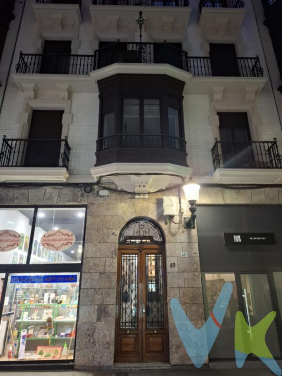 Traemos una nueva exclusiva, se trata de un inmueble en pleno centro de Gijón, con un montón de posibilidades, tanto para trastero, para oficina, para estudio de trabajo.....Dispone de baño propio y abre luces a patio. El acceso se haría a través del portal, todo ello dentro de un edificio con encanto, construido en 1920.Les invitamos a visitar este local , capaz de albergar sus proyectos más ambiciosos. Venga a descubrir el potencial de su negocio en este local, en plena ciudad de Gijón.Según la Ley 10/2025, de 28 de diciembre, se informa que los gastos e impuestos que conlleva la adquisición no están incluidos en el precio indicado:El vendedor asume la plusvalía y el resto de gastos son del comprador.Segundas transmisiones, el comprador abona el Impuesto sobre Transmisiones Patrimoniales (ITP). Puede consultar toda la información en el siguiente enlace: https://sede.tributasenasturias.es/sites/sede/default/es_ES/Que-quieres-hacer/Transmisiones-Patrimoniales-y-AJD. La base imponible que se toma para el cálculo será el mayor valor entre precio de compraventa, tasación o valor de referencia catastral.El comprador escoge la notaría. Los gastos de Notaría están regulados en el Anexo I, del Real Decreto 1426/1989, de 17 de noviembre, por el que se aprueba el arancel Notarial y los gastos de Registro según el arancel oficial establecido en el Anexo I, del Real Decreto 1427/1989, de 17 de noviembre, los aranceles varían en función del precio, número de copias y complejidad. Los gastos de Gestoría por la tramitación administrativa de la compraventa, presentación, liquidación de impuestos y la inscripción en el Registro de la Propiedad, serán de la parte compradora, en caso de que decida encargar dichos trámites a un profesional, su importe varía en función del profesional o entidad designada para su realización. Si el comprador necesita préstamo hipotecario, la tasación, condiciones y costes bancarios según entidad elegida; así como los gastos de gestoría y cualesquiera otros inherentes a la formalización de la compraventa serán de su cuenta.Honorarios de intermediación inmobiliaria a cargo del vendedor.Conforme a la normativa vigente, el consumidor tiene derecho a disponer de información, documentación y condiciones de la compraventa relativa al inmueble, en la sede física de Los Arcos 98, SL en Avenida de la Costa, nº 53  bajo en Gijón, o a través de nuestro correo electrónico, inmobiliaria@grupolosarcos.es. La agencia actúa exclusivamente como intermediaria en la operación, las condiciones de la compraventa están sujetas a la aceptación expresa del vendedor y a la posterior formalización del correspondiente contrato. El presente anuncio es meramente informativo y la información facilitada corresponde a la disponible en la fecha de publicación, pudiendo variar en función de circunstancias legales, contractuales o fiscales.