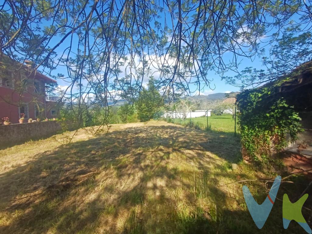  Finca edificable en Amandi , VillaviciosaPresentamos una magnífica finca en venta situada en la encantadora localidad de Villaviciosa, específicamente en la zona Amandi. Esta propiedad única ofrece la oportunidad perfecta para aquellos que buscan un entorno natural sin sacrificar la comodidad y las conexiones necesarias para la vida cotidiana.  Según la normativa se establece una superficie máxima edificable de 300 m² construidos para uso residencial, independientemente de la superficie total de la parcela.La zona de Amandi es conocida por su ambiente tranquilo y sus paisajes espectaculares, lo que garantiza un estilo de vida relajado y en completa armonía con la naturaleza. Los alrededores están salpicados de caminos naturales ideales para pasear o practicar senderismo, lo que convierte a esta finca en el punto de partida perfecto para explorar la riqueza natural de Villaviciosa.Esta propiedad no sólo permite disfrutar de un enclave privilegiado, sino que además ofrece un importante potencial de revalorización, dada la creciente demanda de espacios que combinan naturaleza y accesibilidad. Una inversión en este hogar puede convertirse en una apuesta segura a medio y largo plazo, ofreciendo no solo calidad de vida, sino también una sólida estabilidad económica.Contáctenos para más información y para programar una visita. Queremos que vivan la experiencia de ser parte de un entorno tan especial, tanto para vivir a diario como para pasar etapas de retiro y descanso.El precio de venta no incluye los gastos e impuestos derivados de la operación. Corresponden al comprador el pago del Impuesto sobre Transmisiones Patrimoniales (ITP), calculado sobre el valor más alto entre el precio de venta y el valor de referencia catastral, así como los honorarios de notaría y registro según aranceles oficiales, teniendo el comprador libertad para elegir notario. Para consultar los porcentajes del ITP en Asturias puede hacerlo a través de la web oficial de servicios tributarios del Principado de Asturias https://sede.tributasenasturias.es/sites/sede/default/es_ES/Que-quieres-hacer/Transmisiones-Patrimoniales-y-AJD. Asimismo, el comprador asumirá los gastos de tasación y costes bancarios si precisa hipoteca. Por su parte, el vendedor asumirá el pago de la plusvalía municipal y los honorarios de intermediación. Este anuncio es meramente informativo y los interesados tienen derecho a solicitar la documentación adicional del inmueble conforme a la normativa vigente. 