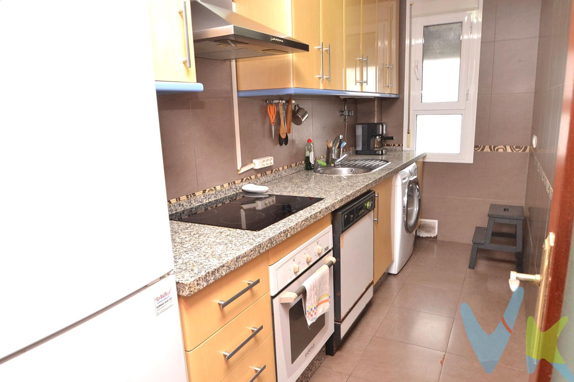 Duplex en venta en Camas, Sevilla. Duplex de dos habitaciones con 76 m² construidos en venta en la calle Guadalquivir. Os presento este piso dúplex en venta en Camas, consta de 2 habitaciones, salón, cocina y baños construido en el año 2008. Se ubica en una primera planta sin ascensor y tiene orientación este. No te lo pienses y ven a ver esta oportunidad que te ofrecemos. Informamos a nuestros clientes que el precio de venta no incluye lo siguiente: Honorarios de la agencia inmobiliaria, impuestos (el Impuesto de Transmisiones Patrimoniales, I.V.A. o A.J.D., en su caso), otros gastos de la compraventa (gastos de registro de la Propiedad, Notaría, gestoría ni de posible financiación). Documento F.I.A. a disposición del consumidor según Decreto 218/2005 Junta de Andalucía.