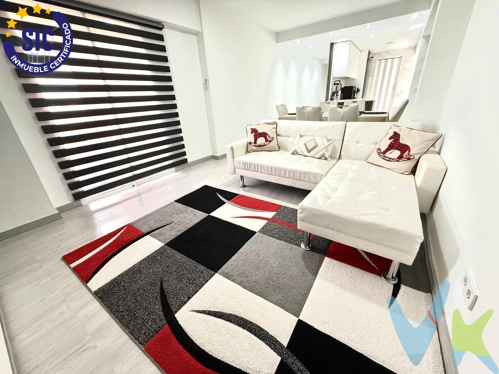 Te presentamos  en Exclusiva magnífica vivienda recién reformada, donde el estilo moderno se combina con espacios amplios, luminosos y muy bien aprovechados. Una propiedad pensada para quienes buscan confort, calidad y una distribución funcional sin renunciar al diseño. La vivienda cuenta con 97 m² construidos y se distribuye de manera equilibrada y cómoda:. Dos dormitorios dobles y un dormitorio individual. Amplio salón-comedor, muy luminoso. Cocina independiente, totalmente equipada con electrodomésticos nuevos. Galería funcional. Balcón, ideal para disfrutar tanto de día como de noche gracias a sus agradables vistas. Se trata de un piso esquinero, totalmente exterior, lo que le aporta una excelente entrada de luz natural durante todo el día. Su orientación noroeste permite disfrutar de luminosidad constante sin necesidad de encender luces, además de una agradable ventilación cruzada que mejora el confort térmico de la vivienda. La finca se encuentra en muy buen estado y dispone de dos ascensores a cota cero, facilitando el acceso a personas con movilidad reducida. Una oportunidad ideal tanto como vivienda habitual para quienes buscan una propiedad moderna, luminosa y cuidada al detalle. La oferta está sujeta a cambios de precio o retirada del mercado sin previo aviso. Este anuncio en su conjunto, incluyendo textos, fotos, imágenes o cualquier otro contenido del mismo, no es vinculante dado que la información es ofrecida por terceros y puede contener errores. Se muestra a título informativo y no contractual. Número de Registro de Agentes de Intermediación Inmobiliaria de la Comunidad Valenciana: RAICV-3991. El precio no incluye lo siguiente: honorarios de la agencia inmobiliaria, impuestos (IVA, ITP) y otros gastos de la Compraventa (notaría, gestoría y registro). Por mandato expreso del propietario, comercializamos este inmueble en exclusiva, lo que le garantiza el acceso a toda la información, a un servicio de calidad, un trato fácil, sencillo y sin interferencias de terceros. Por este motivo, se ruega no molestar al propietario, a los ocupantes de la propiedad o a los vecinos. Muchas gracias por tu comprensión. Si eres agente inmobiliario y tienes un cliente para este inmueble, llámanos: estaremos encantados de colaborar.