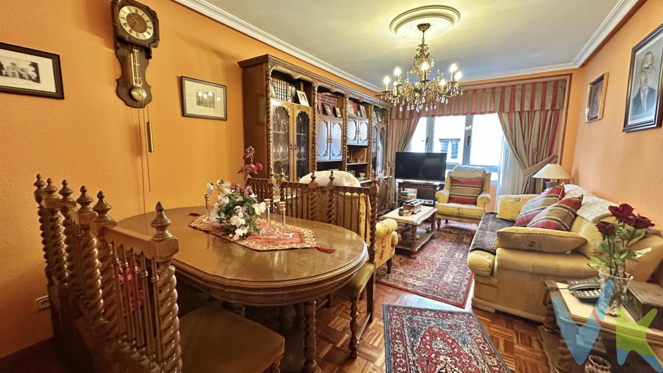 A tan solo 300 metros en línea recta de la playa de San Lorenzo y del centro de Gijón, este precioso piso consta de cuatro dormitorios , dos baños, amplio salón, cocina con terraza cubierta y garaje en el mismo edificio.Dispone de calefacción centralizada con contador individual, ventanas de aluminio con climalit y portal sin barreras arquitectónicas.Honorarios de intermediación inmobiliaria a cargo del vendedor y honorarios de mediación inmobiliaria del 2% más I.V.A. a cargo del comprador. El consumidor tiene derecho, conforme a la normativa vigente, a disponer de información y documentación adicional relativa al inmueble y condiciones de la compraventa, accesible en la sede física de la agencia en la calle Corín Tellado 1 bajo de Gijón o a través del correo electrónico info@tufincagestion.com. La agencia actúa exclusivamente como intermediaria en la operación. Cualquier compraventa y sus condiciones quedan sujetas en todo caso a la aceptación expresa del vendedor del inmueble y a la posterior formalización del correspondiente contrato. El presente anuncio tiene carácter meramente informativo; la información suministrada se corresponde con la disponible a la fecha de publicación, pudiendo variar en función de las circunstancias o actualizaciones legales, contractuales y fiscales. Gastos e impuestos no incluidos en el precio. A título orientativo, en segundas transmisiones, el comprador abonará el Impuesto sobre Transmisiones Patrimoniales (ITP). Para consultar los porcentajes del ITP en Asturias puede hacerlo a través de la web oficial de servicios tributarios del Principado de Asturias https://sede.tributasenasturias.es/sites/sede/default/es_ES/Que-quieres-hacer/Transmisiones-Patrimoniales-y-AJD. La base imponible será el mayor valor entre precio de compraventa, tasación o valor de referencia catastral. Gastos de notaría y registro aranceles variables según precio, número de copias y complejidad). El comprador escoge libremente notario. El vendedor asume, por ley, los gastos que le correspondan, salvo pacto en contrario. Si se precisa hipoteca: Tasación, condiciones y costes bancarios según entidad elegida por el comprador; así como los gastos de gestoría y cualesquiera otros inherentes a la formalización de la compraventa. De acuerdo con la ley, no se incluyen en el precio otros gastos o tributos que legalmente correspondan al comprador. 