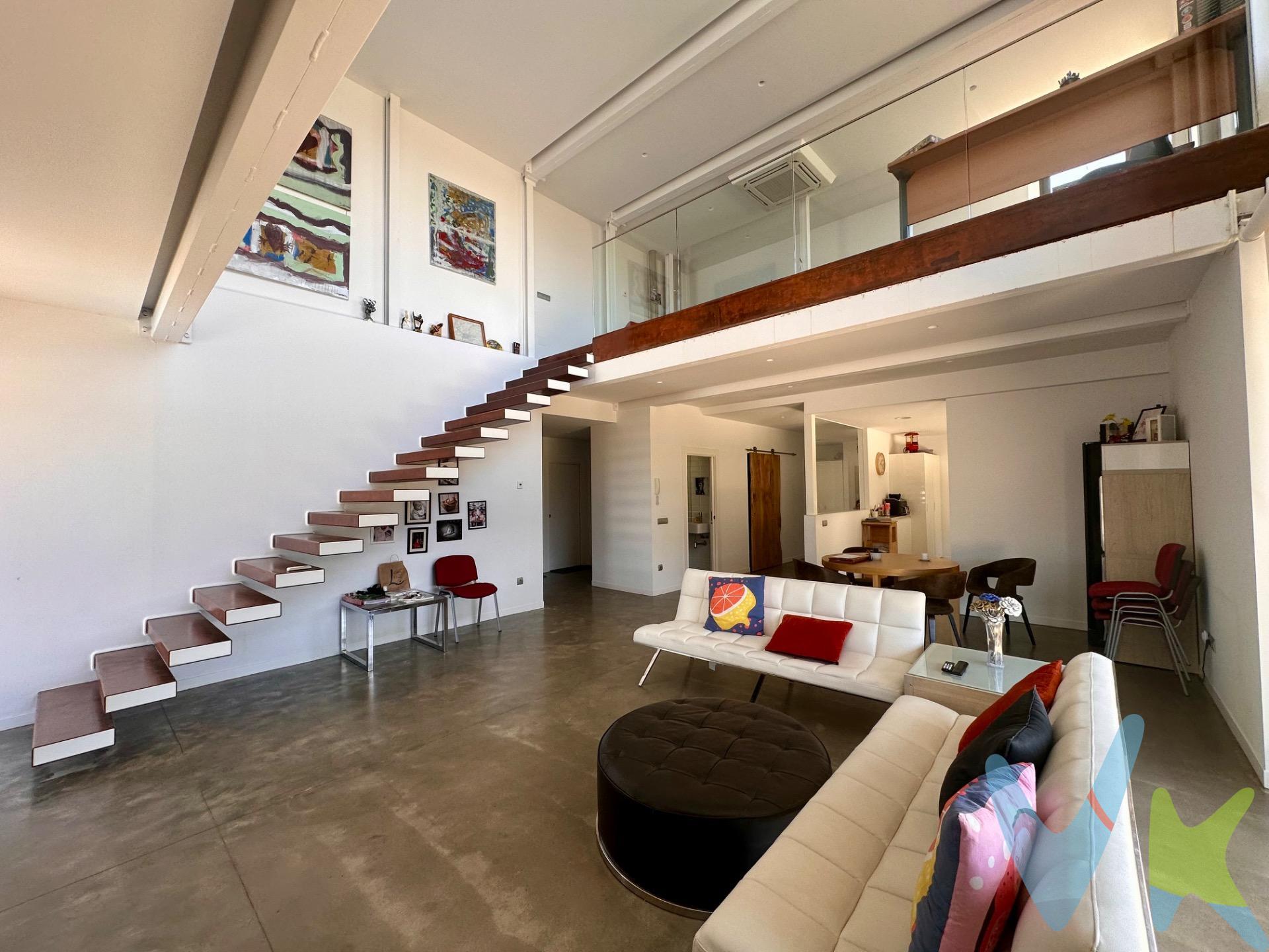 Vivienda ubicada en el entorno de Magaz de Abajo, ayuntamiento de Camponaraya (León). El inmueble de 538m2 está asentado sobre una parcela de 1.578m2 destinando los metros restantes para su amplio jardín, entrada a garaje bajo rasante y una zona de piscina - chill out. La vivienda está distribuida en 2 plantas sobre rasante, dejando en la planta sótano,  amplias zonas destinadas a bodega, almacén y garaje - taller. PLANTA CALLE. - Garaje doble y zona destinada a almacenaje y calzado. - Amplio hall de entrada. - Salón - comedor con acceso a zona de piscina. - Cocina abierta a salón - comedor y acceso a jardín. - Baño de cortesía. - Cuarto de lavanderia. - Habitacion doble . - Baño principal. - Habitación en suite con baño abierto y vestidor. PLANTA SUPERIOR ( accediendo por escalera abierta desde el salón - comedor).  - Zona multifuncional con posibilidad de amueblar una habitación con acceso a terraza - jardín. Todos los acabados y aislamientos están realizados con la mayor precisión y alta eficiencia energética. La calefacción y ACS se producen mediante geotermia. *Por mandato expreso del propietario, comercializamos este inmueble en EXCLUSIVA, lo que garantiza el acceso a toda la información, a un servicio de calidad, en un trato fácil, sencillo y sin interferencias de terceros. Por este motivo, se ruega no molestar al propietario, a los ocupantes de la propiedad o a los vecinos. Muchas gracias por su comprensión*.