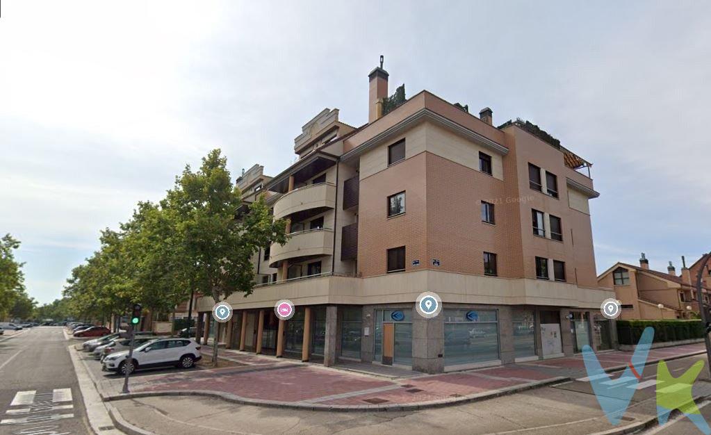 Apartahotel en explotación .  Es un ático de lujo en la mejor zona de Valladolid, cerca del Vallsur , en Parque Alameda. Cuenta con 20 habitaciones y apartamentos de distintos tamaños y características. Actualmente orientado al alquiler temporal para trabajadores y estudiantes.  La Zona principal con 4 habitaciones tipo mini apartamento con baño privado y cocina.  La zona familiar con 4 habitaciones, con baño, cocina , comedor , terrazas.  La Zona abuhardillada en el piso de arriba con 7 habitaciones : unas sencillas , otras dobles con baño privado y.  La Zona de habitaciones con terrazas privadas con 5 habitaciones , 2 son mini apartamentos.  .  Se complementan los servicios con zona de terrazas , piscina y pista de paddel.  .  Qé Stylo 983 266 408 Puente Colgante 16, Valladolid