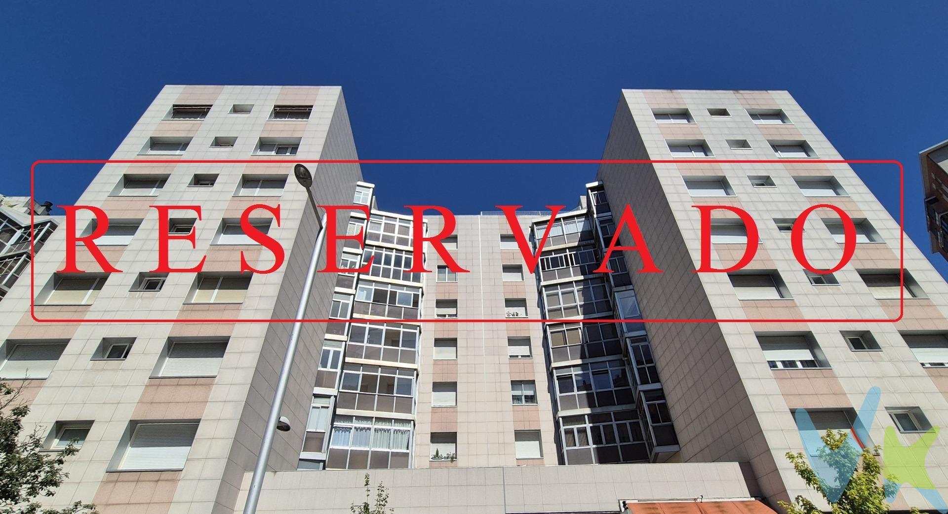 Que es lo más importante para tomar decisiones en algo tan importante como elegir tu futuro hogar : Todo aquello que no puedes cambiar. Por eso este magnífico piso en plena Avenida de Bayona de  San Juan, es una propiedad a tener en cuenta. Además de la extraordinaria ubicación, le acompaña una serie de características que no querrás modificar :. La altura . sexto de siete. La doble Orientación SE- NO. Todas las estancias  son exteriores ( menos los baños). Con plaza de garaje y trastero en el sótano del mismo edificio, con acceso directo. Necesita reforma integral.. Pero eso sí se puede cambiar. 