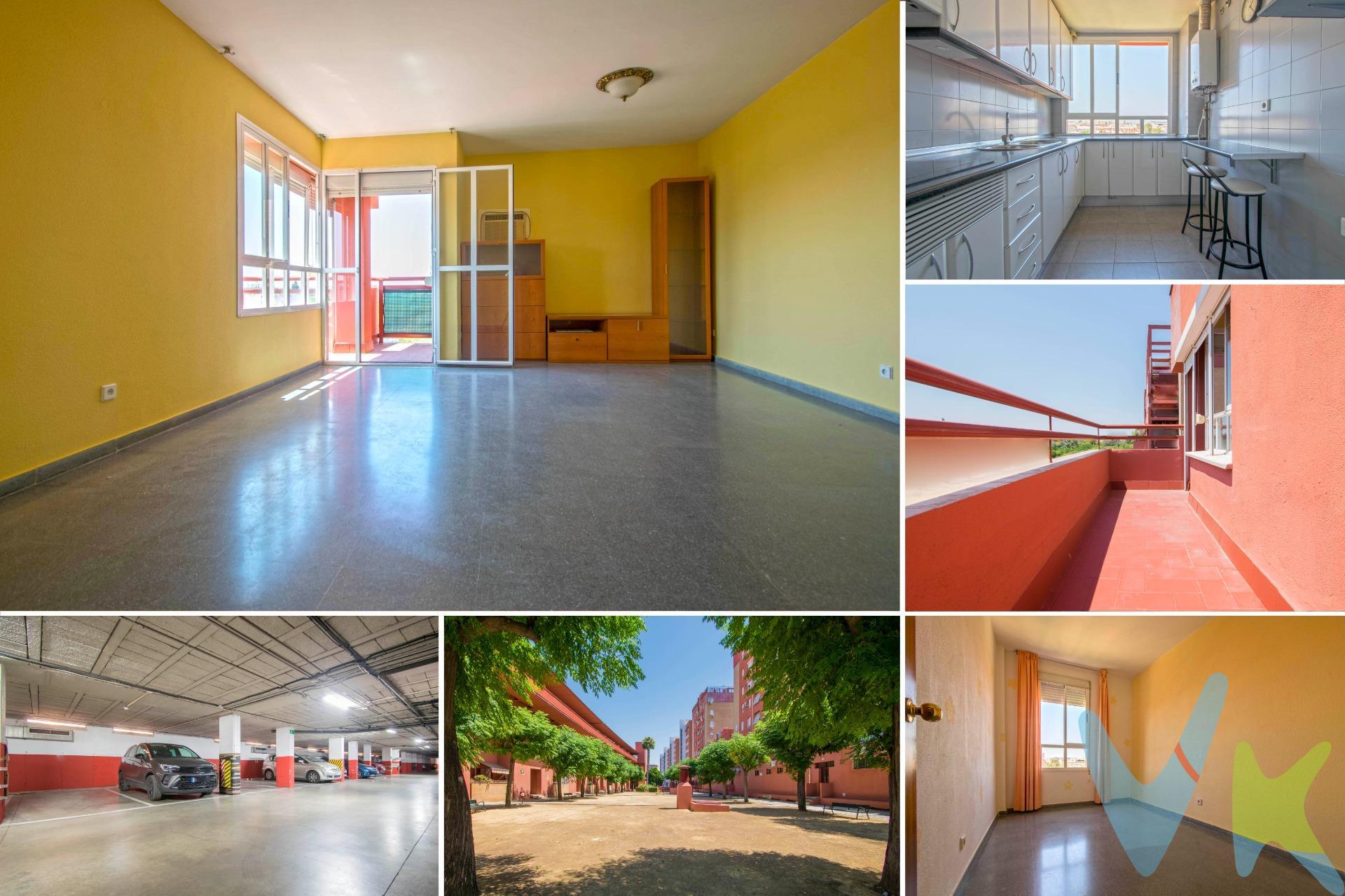 Ésta es la viveinda que estaba buscando!!! PRECIO NEGOCIABLE!!!. Gran piso en el Tiro de Línea, amplio, exterior y muy luminoso. Dispone de 119m2 con excelente distribución. Vivienda con muchas posibilidades, le mostramos a través de las fotos cómo podría quedar con un pequeño toque, siempre de su mano y según sus gustos y necesidades... El salón es independiente, muy amplio, con acceso a gran terraza con estupendas vistas despejadas donde podrá disfrutar de un agradable café o un aperitivo. La cocina también es independiente y se encuentra amueblada, con muebles de madera lacada en blanco, muy luminosa y cómoda, con zona desayuno. El piso dispone de tres dormitorios exteriores, dos de ellos  con armarios empotrados y dos balos completos, uno con bañera y otro con placa de ducha. Las ventanas son de aluminio lacado en lanco, las puertas de madera y el suelo de terrazo color gris perla. dispone de aire acondicionado mediante splits independientes  y además cuenta con plaza de garaje en sótano y trastero..todo lo que necesita para vivir cómodamente!!. Inmueble muy bien situado, muy cerca del Parque José Celestino Mutis y rodeado de todo tipo de servicios, comercios, colegios, zonas infantiles...Sea el primero en visitarlo, llame ahora!!!. Informamos a nuestros clientes compradores que el precio de venta no incluye lo siguiente: Honorarios de la agencia inmobiliaria, Impuestos (I.T.P., I.V.A. o A.J.D., en su caso) ni otros gastos de la compraventa (gastos de Registro de la Propiedad, Notaría, Gestoría ni de posible Financiación). Documento D.I.A. a disposición del consumidor según Decreto 218/2005 Junta de Andalucía. 