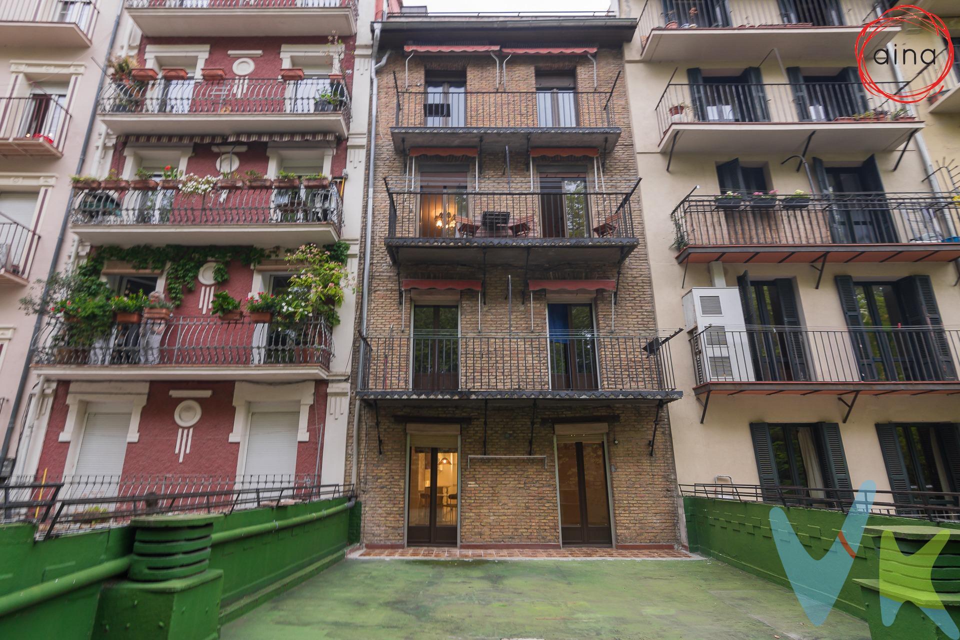 Este exclusivo piso en el casco antiguo,  es una oportunidad única para quienes buscan una vivienda de ensueño. Situado en una primera altura, ofrece vista hacia el Labrit, gracias a su inmejorable ubicación y a la amplitud de la calle que permite la entrada de abundante luz natural durante todo el día. . La propiedad cuenta con una terraza privada de 45 m², ideal para disfrutar de momentos de relax o reuniones al aire libre, con zonas verdes que brindan tranquilidad en pleno centro. Su reciente reforma incluye cocina y baño nuevos y equipados con las últimas calidades. La cocina y el salón están integrados en un único ambiente, ofreciendo una distribución moderna , funcional , amplia y luminosa, es exterior al igual que una de las dos habitaciones, lo que potencia aún más la sensación de espacio y claridad en todo el hogar. . Con dos habitaciones perfectamente diseñadas, este piso es perfecto tanto como vivienda habitual como inversión. No dejes pasar la oportunidad de vivir en un lugar único, que combina lo mejor del encanto histórico con el confort y el lujo moderno. 