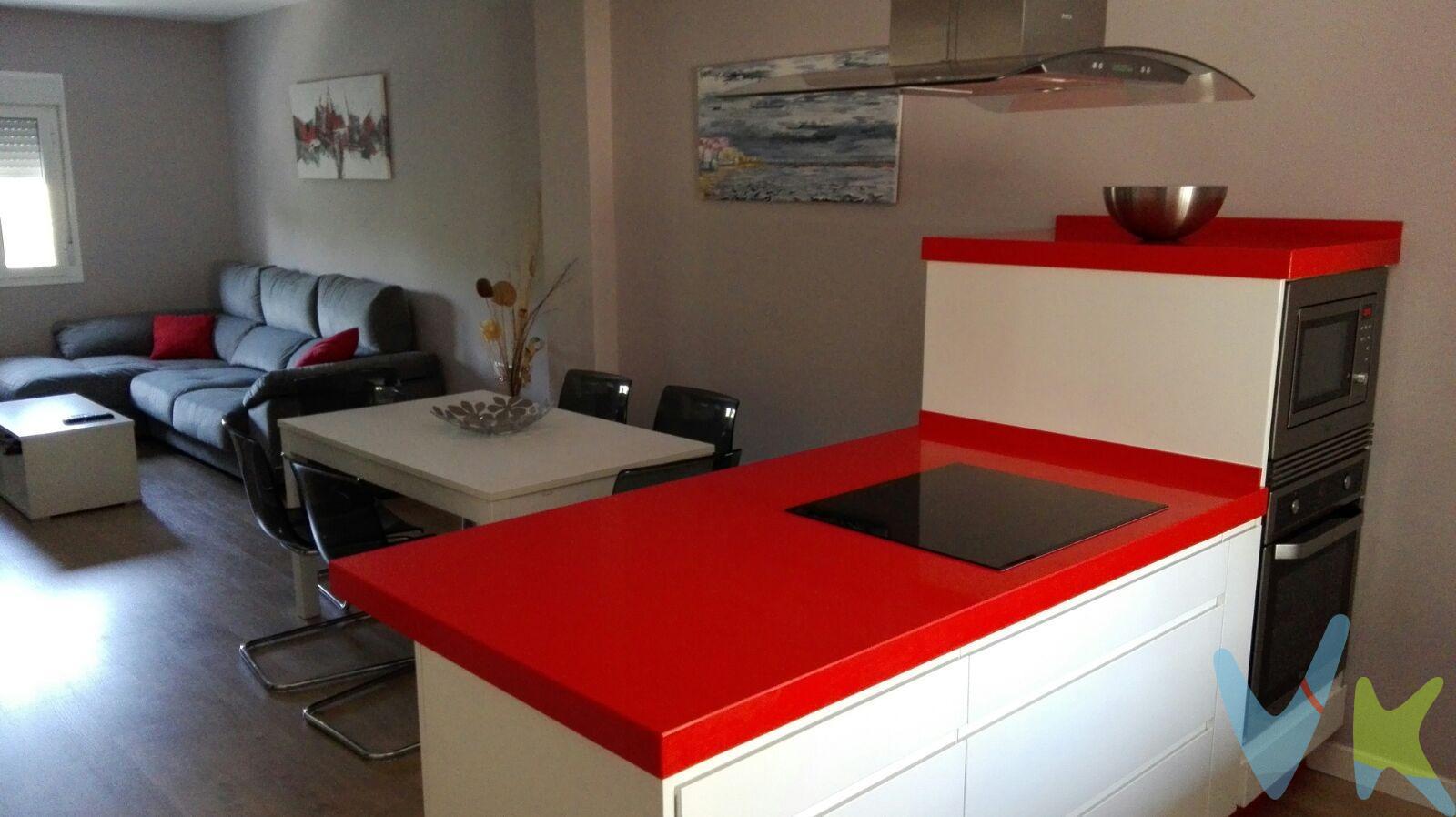 ESTUPENDO APARTAMENTO REFORMADO EN PUNTALES. Compuesto de un dormitorio, antes dos, aunque dispone de mucho espacio de almacenaje, y un vestidor; cocina completamente equipada y baño con todas las comodidades. Totalmente funcional y moderno ya sea para inversión o para vivienda habitual de una pareja. La vivienda es exterior y con mucha luz. Es una segunda planta sin ascensor y el edificio se encuentra en buen estado de conservación. OPERACION SUJETA A ITP TIPO GENERAL 7% RESPECTO AL PRECIO, EN CASO ESPECIALES SE PUEDE VER REDUCIDO AL 6% O 3,5% EN VIRTUD DE LA LEY 5/2021 DE 20 DE OCTUBRE DE TRIBUTOS CEDIDOS DE LA COMUNIDAD AUTONOMA DE ANDALUCIA. EL COMPRADOR EN CASO DE QUERER ADQUIRIR LA VIVIENDA A TRAVES DE LA AGENCIA DEBERA ABONAR A ESTA UNOS HONORARIOS QUE ASCIENDE AL 3% DEL PRECIO DE LA COMPRAVENTA MAS IVA DEL 21%. LOS GASTOS APROXIMADOS DE NOTARIA Y REGISTRO SE CIFRAN EN 1500€, EL IMPORTE EXACTO DEPENDERA DEL PRECIO FINAL DE LA COMPRAVENTA, NUMERO DE COPIAS DE LA ESCRITURA, NUMERO DE PAGINAS DE LAS ESCRITURA, COMPLEJIDAD, ETC. EN VIRTUD DE LO DISPUESTO EN EL ANEXO I DEL REAL DECRETO 1426/1989  (ARANCEL DE NOTARIA) Y ANEXO I DEL REAL DECRETO 1427/1989 POR EL QUE SE APRUEBA EL ARANCEL DE LOS REGISTRADORES DE LA PROPIEDAD. EN CASO DE NECESIDAD DE FINANCIACION BANCARIA PARA LA COMPRA, LOS GASTOS DE LA MISMA DEBERAN SER OBTENIDOS DE LA ENTIDAD BANCARIA QUE VAYA A FINANCIAR LA OPERACION. SE HACE CONSTAR QUE LA AGENCIA EFECTUA UNA LABOR DE INTERMEDIACION, Y QUE LAS CONDICIONES FINALES DE LA COMPRAVENTA QUEDAN SUJETAS A LA ACPEPTACION EXPRESA DE LA PARTE VENDEDORA Y A LA ULTERIOR FORMALIZACION DEL CONTRATO.