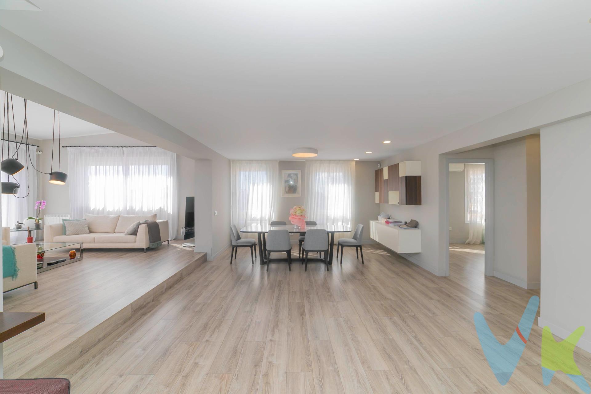 Descubre una joya en el corazón de Madrid: un impresionante ático dúplex de 360 m2 que redefine el lujo y la exclusividad. 🏡 Distribución excepcional:. •	3 amplios dormitorios dobles, incluyendo una majestuosa suite principal con vestidor, baño privado con ducha y bañera, y un acogedor espacio de oficina. •	2 baños completos con diseño moderno y acabados de alta calidad. •	Cocina totalmente amueblada y equipada, con elegantes puertas correderas de cristal templado que la integran con el espectacular salón de más de 70 m2. •	Salón con dos ambientes diferenciados: zona de comedor y acogedora zona de estar, bañada en luz natural gracias a sus ventanales panorámicos. •	Terraza perimetral con acceso directo desde el salón, ideal para disfrutar del aire libre y de las vistas despejadas. •	Aire Acondicionado en todas las estancias. Calefacción central. Ascensor. Conserje. 🏙️ La joya de la vivienda: su terraza superior. En la planta alta, un oasis privado te espera: una terraza de ensueño con vistas 360º a Madrid. Disfruta de:. •	Un espectacular porche donde relajarte o recibir invitados. •	Una cocina exterior completamente equipada para tus celebraciones. •	Un cuarto de baño para mayor comodidad. •	El lugar perfecto para organizar inolvidables fiestas veraniegas, noches de descanso bajo las estrellas y barbacoas con la ciudad a tus pies. 🏢 Estudio independiente, perfecto para tu hijo adolescente o alquilar, familiares/huéspedes o empleados del hogar. Además, la vivienda cuenta con un estudio independiente con:. •	Cocina americana totalmente equipada. •	Baño completo con acabados de alta calidad. •	Salón-dormitorio funcional y acogedor. •	Terraza privada de 40m² con espectaculares vistas de todo Madrid, ideal para relajarse y desconectar. 🏘️ Ubicado en una de las mejores zonas de Chamberí, con una conexión inmejorable y rodeado de todos los servicios, comercios y zonas verdes. 🚀 Si buscas una propiedad exclusiva, espaciosa y con las mejores vistas de Madrid, ésta es tu oportunidad!. ✨ Llama ahora y ven a visitar el cielo de Madrid. ✨ . El comprador tendrá un coste adicional correspondiente al servicio de gestión, asesoramiento y acompañamiento en todo el proceso de compra. Dicho importe, el mobiliario, la decoración y los impuestos no están incluidos en el precio publicado. 