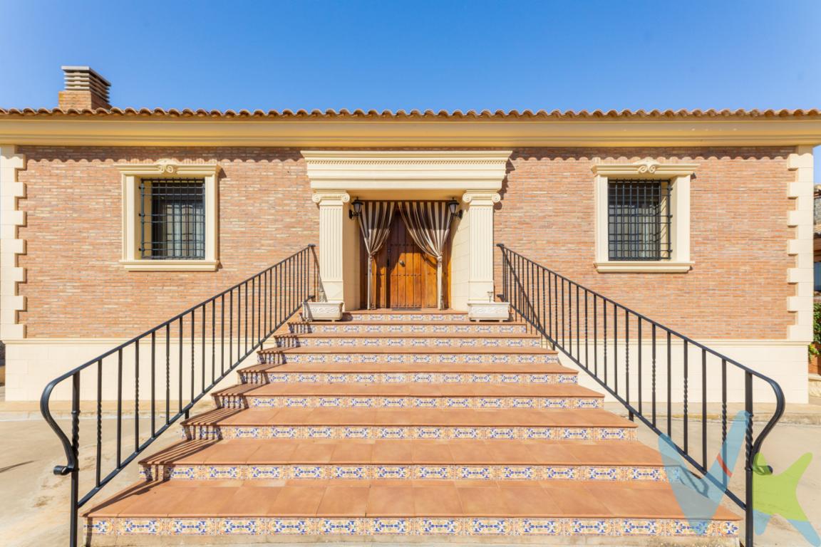 Se presenta una magnífica oportunidad para adquirir una espléndida casa situada en la maravillosa y tranquila localidad de Hontecillas. Esta propiedad, que combina comodidad y amplitud, se ofrece en condición de venta y promete convertirse en el hogar ideal para toda la familia. Construida en el año 2003, la casa se caracteriza por su sólida estructura y un diseño moderno que no ha perdido vigencia.Con 307,23 metros cuadrados útiles y un total de 384 metros cuadrados construidos, esta propiedad asegura un generoso espacio habitable. La vivienda dispone de tres acogedoras habitaciones dobles que garantizan el espacio necesario para el confort de toda la familia, la cocina nueva a estrenar de 23 m2 hará que el chef de la casa haga volar su imaginación culinaria, el gran salón comedor de 33,75 m2 acogerá esas maravillosas reuniones familiares. Y es que cada rincón de la casa se ha diseñado cuidando cada detalle para satisfacer las necesidades del día a día.Los exteriores de la propiedad no se quedan atrás. Se asienta sobre una amplia parcela que brinda un gran potencial de disfrute al aire libre. Esta parcela, además de ser un espacio perfecto para el ocio, permite disponer de tu propia huerta y árboles frutales ya que el terreno está completamente cerrado, garantizando la privacidad y seguridad de sus habitantes. Además, en la parcela encontrarás una gran cocina office de 30m2 suplementaria, donde podrás disfrutar de esas estupendas barbacoas en familia tanto en invierno como en verano.El inmueble incluye un espacioso garaje de 90,56 m2, donde los vehículos encontrarán su espacio ideal, asegurando su protección y facilitando el acceso en todo momento, un añadido esencial para la comodidad diaria, dicho espacio podrás incluso emplearlo como salón de baile o celebraciones ya que al lado dispone de otro salón cocina de 58 m2 con su propio aseo. La vivienda se encuentra conectada correctamente al sistema de alcantarillado eficiente. La población dispone de parada de autobús, muy próxima a la vivienda, lo que refuerza la comodidad y conectividad de la zona con otras poblaciones.Totalmente amueblada y equipada con electrodomésticos, esta casa está lista para entrar a vivir. La distribución del mobiliario ha sido cuidadosamente planificada para aprovechar al máximo el espacio disponible, creando un ambiente acogedor y funcional. Además, cuenta con una zona ajardinada que se convierte en el lugar perfecto para disfrutar del aire libre y la naturaleza sin salir de casa.Su cercanía a servicios básicos y transporte público agrega valor a esta propiedad, facilitando el día a día de sus residentes. La conectividad y accesibilidad son inmejorables, permitiendo un fácil acceso a los principales puntos de interés de la zona.Adquirir esta casa en Hontecillas no solo representa una inversión segura, sino también la promesa de un estilo de vida sereno y confortable. Es el momento de visitar esta propiedad única que combina una excelente ubicación, amplios espacios y versatilidad para adaptarse a sus necesidades.El inmueble está preparado para recibir a sus nuevos propietarios, ofreciéndoles la posibilidad de disfrutar de un hogar completo desde el primer día. No deje pasar esta oportunidad irrepetible de conocer y enamorarse de una casa que lo tiene todo. Visite la propiedad para descubrir de primera mano todas sus virtudes y deje que su encanto lo conquiste.OBSERVACIONES:* En nuestra agencia contamos con el distintivo de Agencia Registrada en el Registro de Agentes Inmobiliarios de la Comunidad Valenciana y cumplimos con todos los requisitos que debe tener un profesional del sector inmobiliario.* Por mandato expreso del propietario, COMERCIALIZAMOS ESTE INMUEBLE EN EXCLUSIVA, lo que le garantiza el acceso a toda la información, a un servicio de calidad, un trato fácil, sencillo y sin interferencias de terceros. Por este motivo, se ruega NO MOLESTAR AL PROPIETARIO, a los ocupantes de la propiedad o a los vecinos. Si usted es agente inmobiliario y tiene un cliente para este inmueble, llámenos estaremos encantados de colaborar. Muchas gracias por su comprensión.* La oferta está sujeta a cambios de precio o retirada del mercado sin previo aviso. Este anuncio en su conjunto, incluyendo textos, fotos, imágenes o cualquier otro contenido de este, no es vinculante dado que la información es ofrecida por terceros y puede contener errores. Se muestra a título informativo y no contractual.* El precio anunciado NO INCLUYE los impuestos, ni los gastos de la compraventa. A tal efecto, se informa que al referido precio habrá que añadirle los gastos propios de la transmisión inmobiliaria, entre los que cabe enumerar los siguientes: honorarios notariales, impuesto al que se encuentre sujeta la transmisión (Impuesto sobre el Valor Añadido o Impuesto sobre Transmisiones Patrimoniales y Actos Jurídicos Documentados, según el caso), gastos de inscripción en el Registro de la Propiedad, honorarios de gestoría, tasación, seguros y honorarios de intermediación de la agencia inmobiliaria.* Esta propiedad se pone a la venta con toda la documentación comprobada y en regla, por lo que ofrecemos GARANTÍAS a los compradores.*¿Qué te ofrecemos en nuestra agencia? - Agilizamos y hacemos más cómodo el proceso. - ¡Nos ocupamos de todo! Cero preocupaciones. - Recibe apoyo legal y fiscal durante todo el proceso. - Experto inmobiliario 100% a tu lado. - Asistencia post venta ¡Seguimos a tu lado! Si deseas saber más, no dudes en ponerte en contacto con nosotros. 