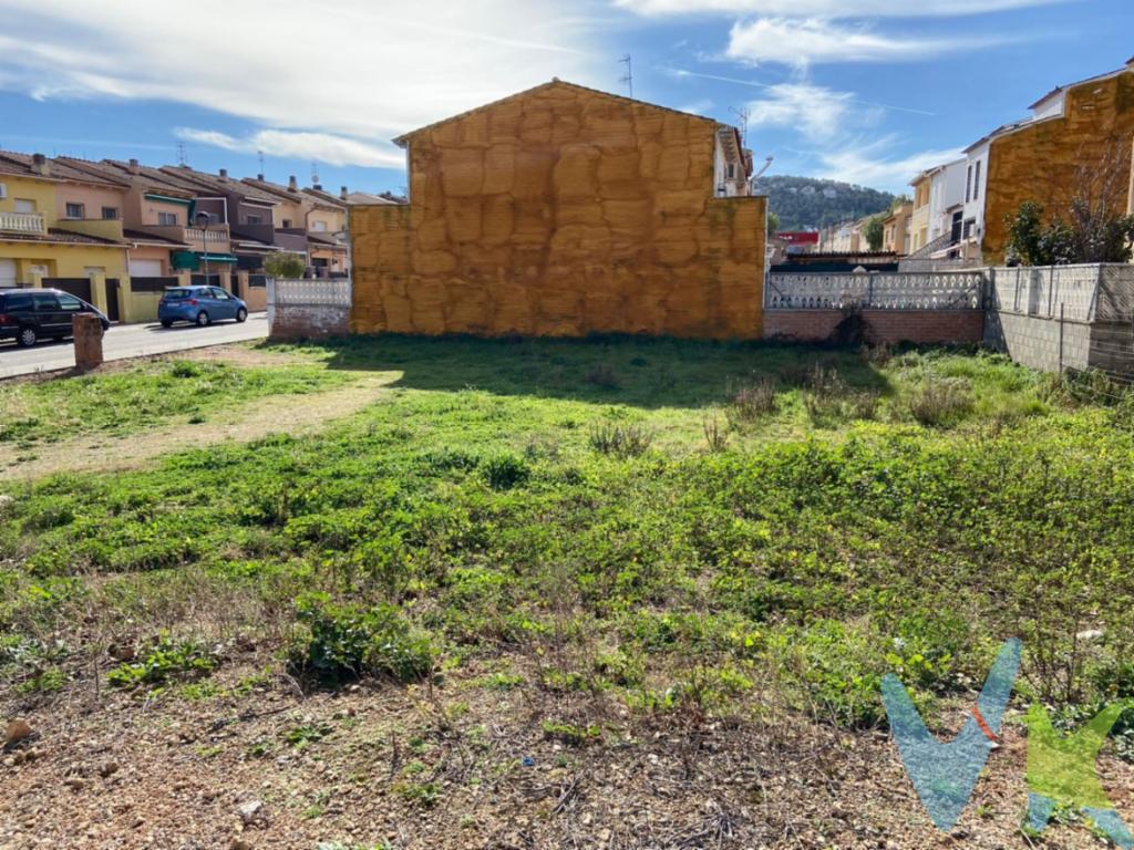 Oportunidad de terreno plano en Canyelles Pueblo.. . Se trata de una ubicación céntrica en en núcleo urbano de Canyelles.. El terreno es totalmente plano y rectangular.. La zona cuenta con alcantarillado, acera, alumbrado público, agua, gas y electricidad.. . Parcela de 181m2, se puede construir una casa de planta baja más 2 plantas.. . Llámanos y te informamos de todo!. . El precio indicado en el anuncio no incluye los impuestos de la compra (ITP, IVA y AJD), ni los gastos de notaría y registro.. . aicat. 6883 / api. A11312