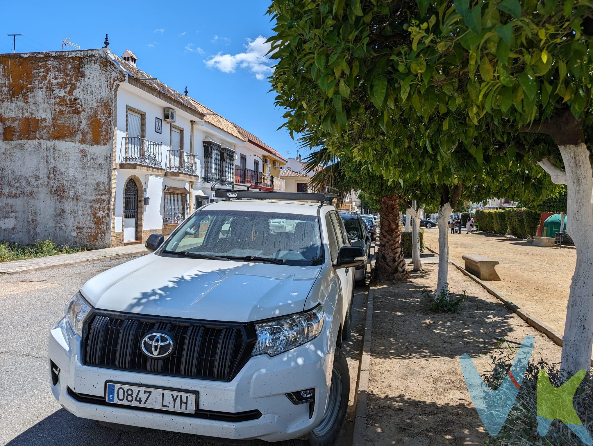 Terreno urbanizable de 100 m2.

Muy buena zona con muchos bares para salir a comer, supermercados de renombre a la vuelta de la esquina, tiendas de ropa y un parque justo al lado para que los niños jueguen.
El vecindario es muy agradable y los vecinos no son ruidosos.

Informamos que el precio de venta no incluye: Honorarios de la agencia inmobiliaria,
impuestos (el Impuesto de Transmisiones Patrimoniales, IVA o AJD, en su caso),
otros gastos de la compraventa (gastos de registro de la Propiedad, Notaría, gestión
ni de posible financiación).
Documento D. I. A. a disposición del consumidor según Decreto 218/2005 Junta de
Andalucía.