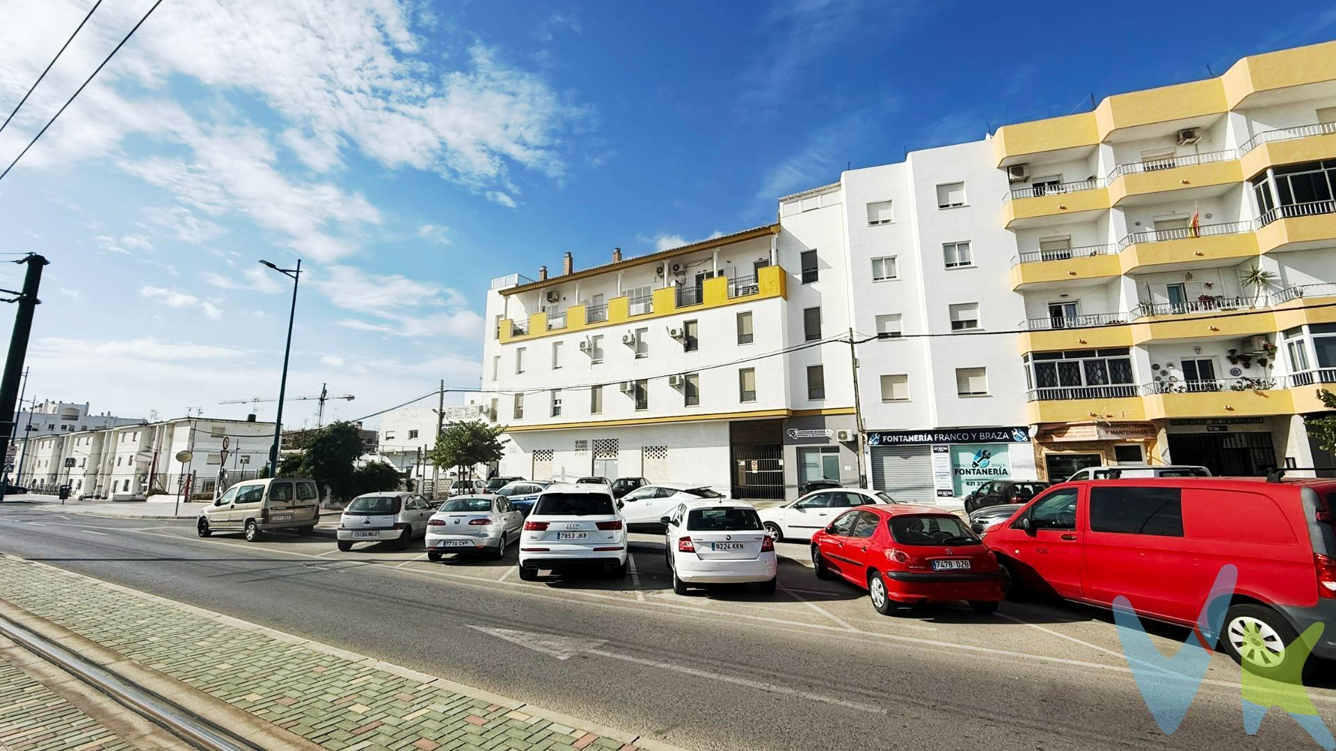 Te presentamos este acogedor piso construido en 2007, en excelente estado de conservación y listo para entrar a vivir. Una vivienda práctica y cómoda, ideal para quienes valoran el confort, la buena distribución y una ubicación con todos los servicios a mano. ✨ Comodidad y funcionalidad en cada rincón. ✔ Superficie útil de 74,69 m². ✔ Dos habitaciones: una doble y una simple con armarios empotrados. ✔ Baño completo. ✔ Cocina independiente totalmente equipada, con acceso a un patio de 4,6 m². ✔ Salón con salida a una terraza acristalada de 16 m², perfecta para relajarte o compartir momentos especiales. 💫 Detalles que marcan la diferencia. ✔ Ventanas Climalit, que garantizan aislamiento y confort. ✔ Aire acondicionado en el salón. ✔ Armario empotrado. ✔ Ascensor. ✔ Acceso adaptado para personas con movilidad reducida. 📍 Ubicación ideal. Situado en una zona tranquila y bien comunicada a 10 minutos a pie del centro🚶🏻, cerca del tranvía, colegios y zonas verdes. Perfecto para quienes buscan comodidad sin renunciar a la conexión con la ciudad. 🏬 Un piso cuidado, cómodo y listo para disfrutar desde el primer día. Además el piso se quedaría totalmente amueblado. ¡Ven a conocerlo y siente que puede ser tu próximo hogar!. Informamos a nuestros clientes de que los gastos de Notaría, Gestoría, Impuestos y los honorarios de la agencia no están incluidos en el precio. A su vez, disponemos del Documento Informativo Abreviado de la propiedad (Según Decreto 218/2005, del 11 de Octubre) y de Seguro de Caución, para la protección del dinero entregado como señal para la Reserva de una vivienda.
