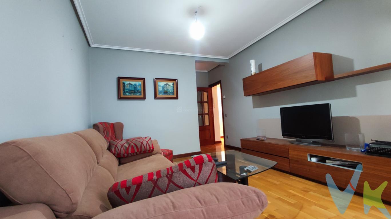 Vivienda para entrar a vivir terraza y balcón en calle Marques de Murrieta de Logroño. Ascensor. Orientación norte sur. Dispone de salón, cocina, 3 dormitorios y 1 baño. Suelos de parquet y gres. Carpintería exterior de aluminio e interior de madera. Exterior. Servicios en el entorno. 