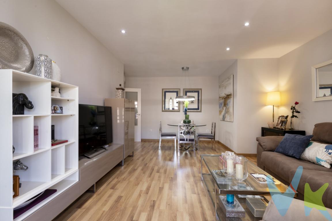  Oportunidad Única de Adquirir un Atractivo Piso en ValenciaDescubra este maravilloso piso en venta, ubicado en una de las zonas más solicitadas de Valencia, en el encantador barrio de Rascanya - Sant Llorenç - Zona Alfahuir. Se trata de una propiedad que no sólo ofrece comodidad y modernidad, sino también la posibilidad de vivir en un entorno agradable y bien comunicado.El inmueble está situado en la planta octava de un edificio construido en el año 1997, lo que garantiza una estructura contemporánea y en perfectas condiciones. Con un área total de 94 metros cuadrados construidos, de los cuales 83.58 metros son útiles, este piso es ideal tanto para familias como para quienes buscan un espacio amplio y funcional. Cada rincón ha sido diseñado para maximizar el confort y ofrecer un ambiente acogedor a sus ocupantes.Una de las principales características del piso es que cuenta con tres habitaciones, lo que proporciona el espacio necesario para dormitorios, una oficina o una cómoda área para invitados si así lo desea. Cada habitación es luminosa y ventilada, lo que permite disfrutar de un ambiente cálido y agradable durante todo el año.Para quienes poseen vehículo, el piso dispone de una plaza de garaje opcional, sumando conveniencia al contar con un espacio seguro para su automóvil.La ubicación del piso es excepcional. Al estar en la zona de Rascanya, los residentes podrán disfrutar de una vida tranquila con todos los servicios al alcance. En los alrededores se encuentran comercios, centros educativos, y áreas verdes que enriquecen la calidad de vida. Además, la conectividad es un punto destacado, gracias a la proximidad de paradas de bus que facilitan el acceso a diferentes puntos de la ciudad de Valencia sin pérdida de tiempo.¿Está preparado para dar el paso hacia una nueva etapa en su vida? Este piso representa no solo un inmueble más, sino un lugar donde construir recuerdos. Para más información o para agendar una visita, no dude en ponerse en contacto. Estamos aquí para ayudarle en cada etapa del proceso y asegurar que su experiencia sea satisfactoria y sin complicaciones.Atención personalizada y calidad son nuestras prioridades, descubra lo mejor de Valencia desde la comodidad de su nuevo hogar. Este piso es una verdadera joya esperando a ser descubierta, no pierda la oportunidad de conocer su próximo lugar de residencia.Agencia Registrada con el Nº 89 en el Registro Obligatorio de Agentes Inmobiliarios de la Comunitat Valenciana. Puede consultar en la web de la GVA:https://habitatge.gva.es/es/registres-en-materia-habitatgeLa oferta está sujeta a cambios de precio o retirada del mercado sin previo aviso. Este anuncio en su conjunto, incluyendo textos, fotos, imágenes o cualquier otro contenido de este, no es vinculante dado que la información es ofrecida por terceros y puede contener errores. Se muestra a título informativo y no contractual.Gastos de la compraventa a cargo de la parte compradora no incluidos en el precio del inmueble a tener en cuenta:.- ITP con carácter general en Valencia es del 9% pudiendo corresponderle otro tipo impositivo atendiendo a sus circunstancias personales (por edad, renta o situación familiar primera vivienda habitual, etc ) previstas legalmente.*Base imponible del impuesto el mayor valor entre el precio de compraventa, la tasación o el valor de referencia catastral..- Gastos de notaría y registro, en su caso, suelen oscilar aprox; entre 1,5% y 2,5% (aranceles variables según valor de compraventa, n.º de copias, etc )..- Si tramita la inscripción una gestoría, deberá abonar sus honorarios más iva ( en este caso suele oscilar entre los 250 y los 400 + iva)..- Honorarios de mediación inmobiliaria a cargo del comprador del 3% del precio final de venta más IVA (21%).Por mandato expreso del propietario, comercializamos este inmueble en exclusiva, lo que le garantiza el acceso a toda la información, a un servicio de calidad, un trato fácil, sencillo y sin interferencias de terceros. Por este motivo, se ruega no molestar al propietario, a los ocupantes de la propiedad o a los vecinos. Muchas gracias por su comprensión. Si usted es agente inmobiliario y tiene un cliente para este inmueble, llámenos: estaremos encantados de colaborar.Se informa al consumidor que la agencia actúa como intermediaria inmobiliaria en la operación, estando cualquier eventual compraventa y sus condiciones sujeta a la aceptación expresa del propietario-vendedor y a la posterior formalización del correspondiente contrato.     