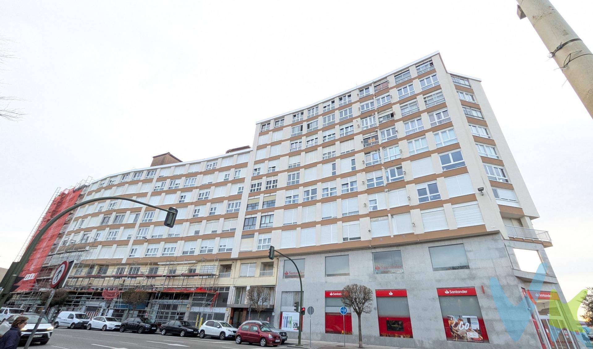 ¡Descubre tu nuevo hogar! 🏡 Este espacioso piso de 85m2 se encuentra en una ubicación inmejorable, junto al parque de la Marga y a tan solo 5 minutos de las Estaciones de Autobuses y Trenes. 🚉 A menos de 10 minutos del Hospital Valdecilla, rodeado por todos los servicios necesarios: colegios, supermercados, farmacias, cafeterías y restaurantes. Ideal para amantes del aire libre y aquellos que les apasione salir a andar o patinar alrededor del Puerto Pesquero y el paseo marítimo 🌊. . Cuenta con tres habitaciones, una cocina completamente equipada 🍽️ con despensa amplia perfecta para almacenamiento adicional, calefacción con caldera a estrenar , un cómodo salón donde disfrutarás de tus series favoritas 📺y un baño completo equipado con plato ducha y bidé. Además, dispone de trastero y plaza de garaje en aparcamiento junto al edificio. El edificio cuenta con seguridad las 24 horas 🔒 y dispone de ascensor para mayor comodidad. . Hay 4 opciones de precio 🔑:. Vivienda más garaje y más trastero 295.000 € . Vivienda más garaje 280.000 € . Vivienda más trastero 265.000 € . Solo Vivienda 250.000 €. . Aviso: No se dispone de venta de garaje o trastero de forma separada a la vivienda. ¡No esperes más y contáctanos sin ningún compromiso! Este puede ser el hogar que estabas esperando. ¿Necesitas ayuda financiera o vender para comprar? Nuestro equipo te asesora y gestiona tanto la venta de tu actual casa como la búsqueda de hipoteca para que no tengas que preocuparte por nada. AVISO IMPORTANTE: 📅 Dada la demanda actual, las visitas se realizarán exclusivamente en jornadas programadas y siguiendo un riguroso orden de contacto. Se sugiere máxima antelación para garantizar disponibilidad en los horarios establecidos. Nota: El acceso a la visita está sujeto al cumplimiento previo de los requisitos imprescindibles y disponibilidad del equipo comercial. TRANSPARENCIA GESTIÓN INMOBILIARIA:. - Sujeto a decisión última del cliente propietario. - Al precio se añadirán Impuestos, gastos de Notaría, registro y honorarios. - Consultar resto de condiciones. 