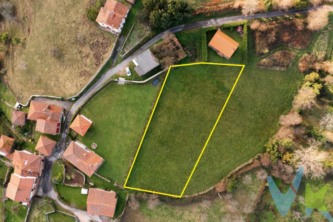 Finca edificable en Castiello de Abajo, COLUNGA,  a escasos metros de la salida de la autovía de la Venta del Pobre a 23 minutos de Gijón, dispone de una superficie de 2.127m2, cerca del mar y la montaña, en una estupenda ubicación para construir una segunda residencia o su vivienda habitual. INFORMESE.