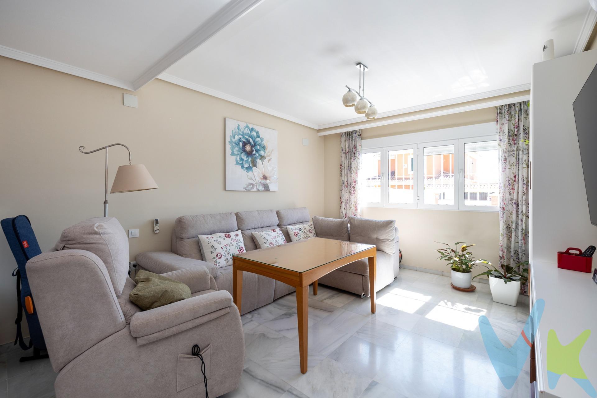 Imagina un refugio encantador, un chalet que se erige como un sueño hecho realidad, donde cada rincón respira romance y cercanía. Este acogedor hogar de cuatro dormitorios invita a crear memorias imborrables, cada uno de sus espacios ha sido diseñado con amor y atención a los detalles. Al ingresar al chalet, te recibe un cálido hall que da paso a amplias estancias bañadas en luz natural. Los cuatro dormitorios con baño completo, cada uno un santuario privado, cuentan con una decoración sofisticada y acogedora, donde los suaves colores y telas invitan a la relajación. Imagina despertar cada mañana en uno de estos espacios, sintiendo el suave murmullo de la naturaleza que rodea el chalet. La casa no solo es funcional, sino que también es un lugar que celebra la intimidad y el confort. Hay dos baños adicionales, perfectos para el entretenimiento de tus invitados. Uno de ellos se encuentra en el salón, un espacio diseñado para compartir risas y momentos especiales que fluyen entre la calidez del hogar y el buen gusto. El segundo baño, ubicado cerca de la piscina, invita a un refrescante chapuzón bajo el sol, perfecto para disfrutar de días de verano al aire libre. El exterior es igualmente encantador, con un jardín que abraza al chalet, llenando de vida con flores y vegetación que añaden un toque de magia. La piscina, un santuario de frescura y relax, promete ser el escenario ideal para atardeceres románticos, donde las luces tenues se reflejan en el agua mientras brisas suaves susurran secretos de amor. Este chalet es más que una simple construcción; es un hogar donde las risas resuenan, las conversaciones fluyen y cada día representa una nueva oportunidad para crear recuerdos juntos. Un lugar donde el amor se siente en cada esquina, y el romanticismo se vive en cada instante. Bienvenido a su refugio, su refugio de ensueño. Ref. N288. * El PVP indicado no incluye impuestos ni gastos de Escritura. * Honorarios agencia no incluidos. * Las superficies expresadas en esta página tienen carácter descriptivo y son aproximadas. * Los precios pueden ser susceptibles de modificación sin previo aviso. * La vivienda se vende SIN muebles. . 