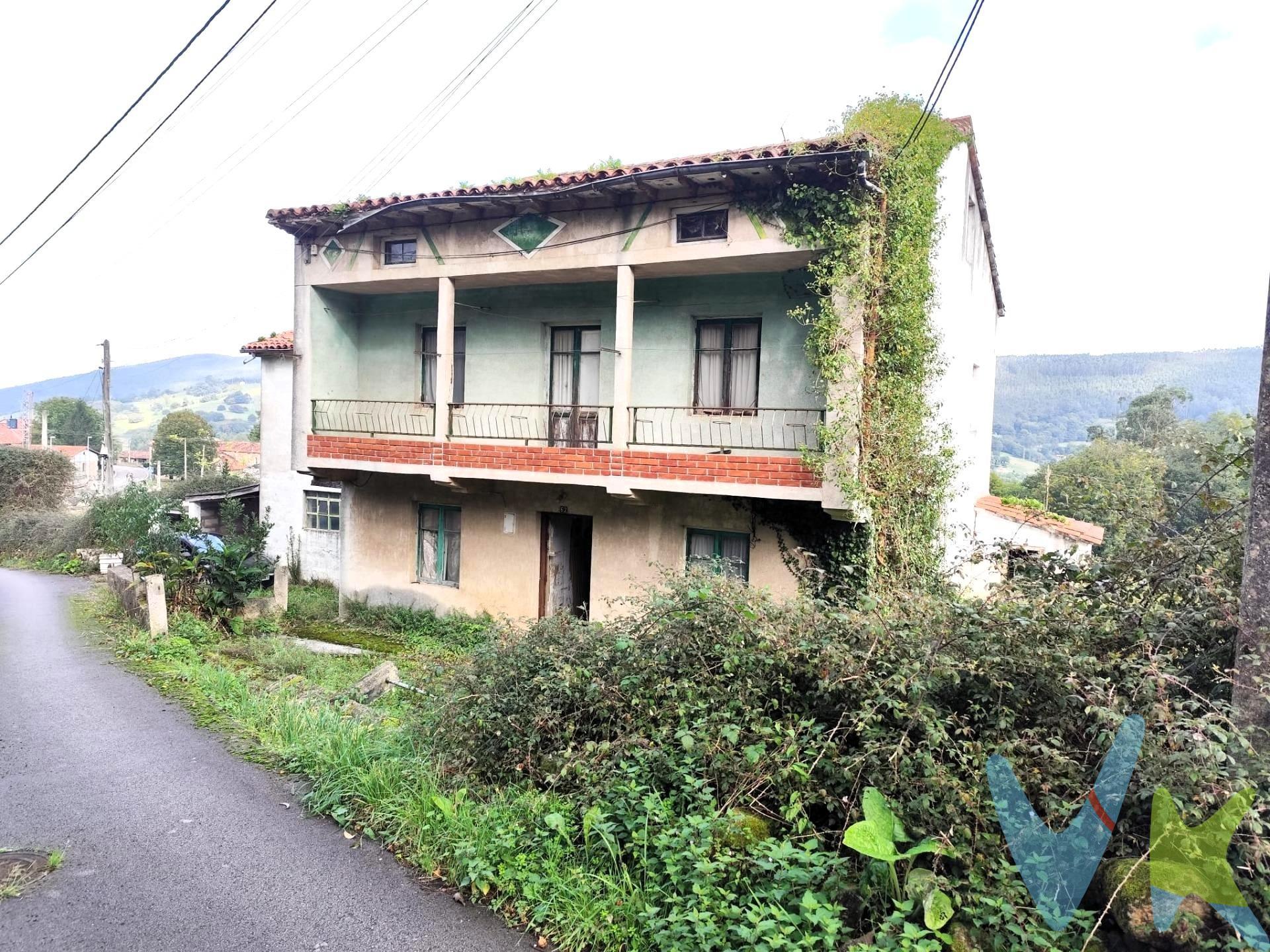 Presentamos una excepcional casa montañesa con estructura de hormigón, ideal para quienes buscan un proyecto de reforma en un entorno natural privilegiado. Esta amplia y soleada propiedad cuenta con una generosa parcela que ofrece impresionantes vistas al valle. En la planta baja, encontrarás un salón espacioso, cocina funcional, baño completo y dos cómodas habitaciones, además del acceso a una cuadra que permite diversas posibilidades de uso. La primera planta alberga cuatro habitaciones adicionales que brindan versatilidad a los espacios; por último el ático diáfano ofrece infinitas oportunidades para personalizar tu hogar según tus necesidades. Situada en el Real Valle de Cayón, esta vivienda goza de excelente comunicación tanto por carretera como por autovía. Los impuestos, gastos de notaría y registro no están incluidos en el precio.
