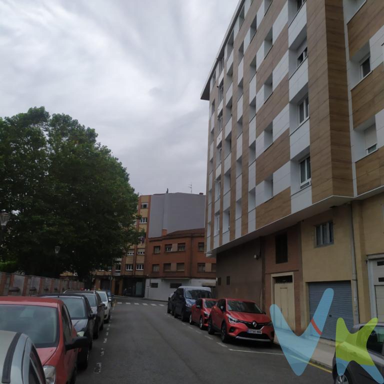 VENTA: Zona Natahoyo.  Ponemos a la venta este local con múltiples posibilidades, local diáfano y en bruto, mucha altura con posibilidad de hacer altillo, suministro de luz ya gua en funcionamiento,  buena orientación, buena zona, lado colegio y enfrente del  parque Atalia, a un paso de Poniente, zona de crecimiento, muy bien comunicado.No deje de visitarlo, ideal para poner tu propio negocio o inversión !!!!En el precio del inmueble no están incluidos los gastos de registro, notaria e impuesto de trasmisiones.