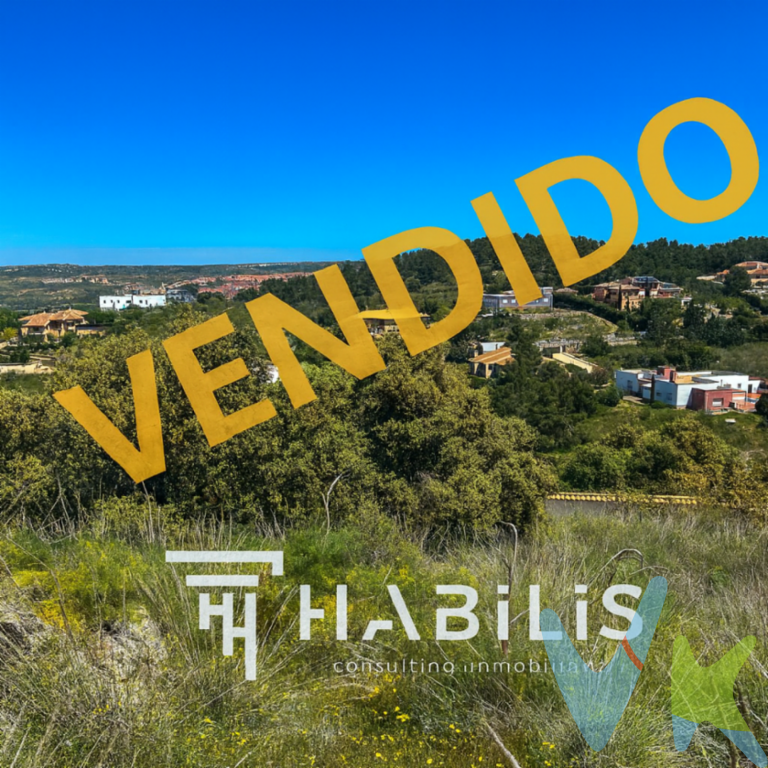 HABILIS Consulting Inmobiliario vende espectacular parcela urbana de 2.700 metros cuadrados en la prestigiosa Urbanización San Bernardo, una de las zonas residenciales más tranquilas y exclusivas de Toledo.Ubicada en un entorno privilegiado, la parcela ofrece vistas despejadas, máxima privacidad y un entorno natural ideal para construir una vivienda única, con amplios espacios exteriores y todas las comodidades.La urbanización cuenta con acceso privado y excelente comunicación con el centro de Toledo, a pocos minutos de todos los servicios esenciales.Una oportunidad excepcional para vivir con calidad, tranquilidad y exclusividad en una de las mejores zonas de la ciudad.📞 Consulta más información o agenda tu visita.Te esperamos en nuestras oficinas en Calle Diputación Nº 7 de Toledo o en el teléfono 624 260 263 Nuestro departamento financiero te asesorará gratuitamente de la mejor financiación a tu medida para TU nuevo HOGAR.#HazloMásPráctico