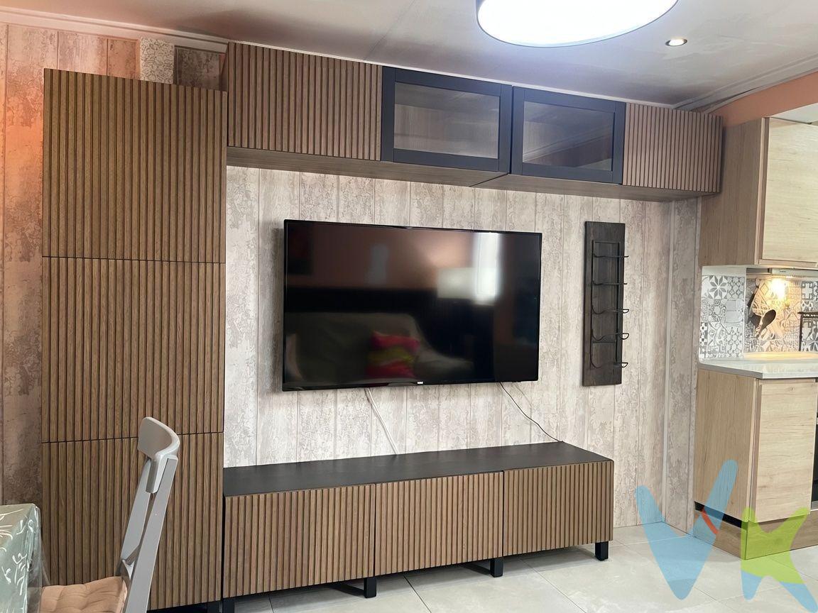 Este estudio completamente reformado te ofrece la posibilidad de vivir en una de las zonas más demandadas de Valencia . Ideal para jóvenes o parejas que busquen un hogar moderno y acogedor. Para inversores, este estudio representa una oportunidad inmejorable para obtener una alta rentabilidad a través del alquiler. Características:. Superficie: Estudio de 62 m2 construidos (59 m2 útiles de vivienda según catastro y nota simple), lo que lo hace perfecto para una persona sola o una pareja, y muy fácil y económico de mantener. Reformado: Completamente renovado con excelentes acabados, listo para entrar a vivir. Calidades: Ventanas Climalit para un perfecto aislamiento térmico y acústico, aire acondicionado con bomba de calor para disfrutar de una temperatura ideal todo el año. Distribución: Salón-comedor con cocina americana, dos habitaciones (una doble y una individual) y un baño completo con plato de ducha. Luminosidad: Destaca por su gran luminosidad, creando un ambiente cálido y agradable. Ubicación: En plena zona de Monteolivete, rodeado de parques (como el Parque del Turia), supermercados, tiendas, restaurantes, centros de salud, colegios y todo lo que necesitas para tu día a día. A un paso de la Ciudad de las Artes y las Ciencias y con excelentes conexiones en transporte público. Planta: Cuarta planta sin ascensor, lo que se refleja en su precio competitivo y contribuye a mantener unos gastos de comunidad bajos. Ventajas: . Excelente relación calidad-precio: Una gran oportunidad de adquirir una propiedad reformada en una ubicación privilegiada a un precio muy atractivo. Bajos gastos de mantenimiento: Su tamaño y la ausencia de ascensor permiten mantener unos costes fijos mínimos. Alta rentabilidad en alquiler: La gran demanda de alquiler en la zona garantiza una rápida rentabilidad. Vivir en una zona con vida: Disfruta de la tranquilidad de un barrio residencial con todos los servicios de una gran ciudad a tu alcance.No pierdas esta oportunidad y ven a visitarlo. Este estudio es la combinación perfecta de ubicación, comodidad y precio. ¡Contacta con nosotros para concertar una visita!. VENTA:. PVP 210.000€. Gastos e impuestos no incluidos en el precio. La compra conlleva impuestos y gastos de formalización para el comprador. A título orientativo se informa que en segundas transmisiones el ITP con carácter general en Valencia es del 9%, pudiendo existir otros tipos impositivos atendiendo a las circunstancias personales del comprador u otras circunstancias previstas legalmente. Base imponible del impuesto el mayor valor entre el precio de compraventa, la tasación o el valor de referencia catastral. En cuanto a los gastos de notaría y registro, en su caso, suelen oscilar aprox. entre 1,5% y 2,5% (aranceles variables según precio, n.º de copias y complejidad). El comprador elige notario. Si el comprador precisase de hipoteca: tasación, condiciones y costes bancarios serán según entidad elegida por el comprador, así como los gastos de gestoría, y cualesquiera otros gastos inherentes a la formalización de la compraventa que legalmente correspondan a la parte compradora, salvo pacto expreso en contrario con el vendedor. El consumidor tiene, conforme a la normativa vigente, a su disposición información y documentación adicional relativa al inmueble y condiciones de la compraventa, que podrá ser consultada en C/Joaquín Costa 4, bajo 46005 Valencia o urbe2@remax.es. Honorarios de mediación inmobiliaria a cargo del COMPRADOR: (3% del precio final de venta más IVA (21%), salvo otro pacto.); y de VENDEDOR (según acuerdo con el mismo). Se informa al consumidor que la agencia actúa como intermediaria inmobiliaria en la operación, estando cualquier eventual compraventa y sus condiciones sujeta a la aceptación expresa del propietario-vendedor y a la posterior formalización del correspondiente contrato.