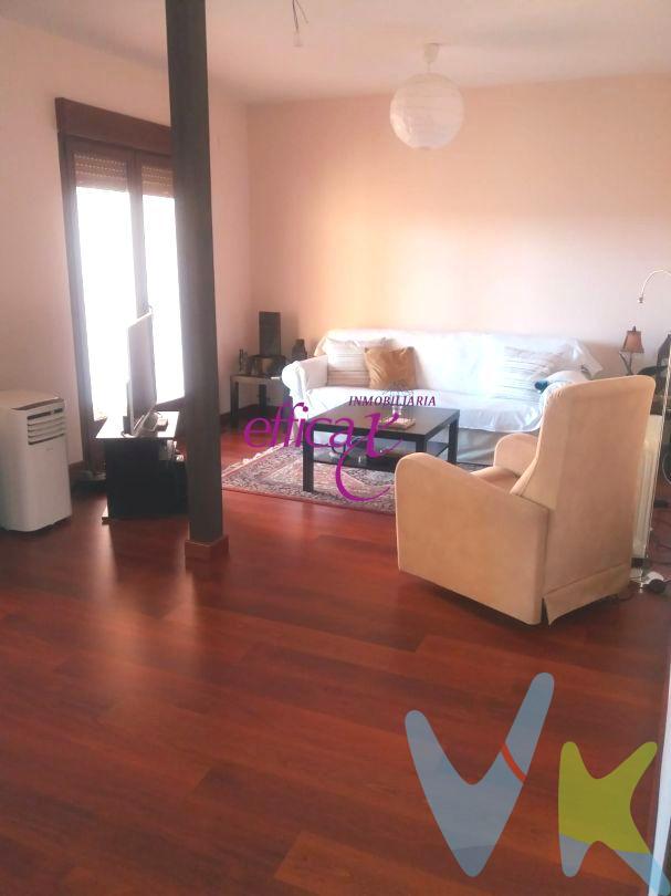 
¿Buscas un hogar que combine comodidad, estilo y tranquilidad? ¡Este precioso chalet adosado es justo lo que necesitas!
Imagina vivir en una casa que te ofrece un amplio salón-comedor, perfecto para compartir momentos en familia o con amigos. La cocina, moderna y funcional, invita a preparar deliciosas recetas y disfrutar de cada comida.
Cuenta con dos habitaciones acogedoras, ideales para descansar y relajarte, además de un baño completo con ducha de hidromasaje que te brindará un momento de bienestar cada día. En la planta baja, también encontrarás un aseo para mayor comodidad.
Disfruta del aire libre en su maravillosa terraza, perfecta para desayunos, cenas o simplemente relajarte al sol. El porche y el patio acogedor te ofrecen espacios ideales para disfrutar de la naturaleza y el buen clima.
El garaje con puerta automática te proporciona seguridad y comodidad para tu vehículo. La propiedad destaca por su elegante pintura lisa en las paredes, armarios empotrados en las habitaciones y una hermosa escalera de caracol que le da un toque único y especial.
Para mayor confort, cuenta con suelos de tarima que aportan calidez y estilo, además de una placa solar que te ayudará a reducir tus facturas de electricidad y cuidar del medio ambiente. También dispone de un cuarto de almacenamiento en el patio, perfecto para mantener todo organizado.
Si buscas una vivienda en un municipio tranquilo, rodeado de naturaleza y con todas las comodidades, ¡esta es tu oportunidad! No dejes pasar la ocasión de vivir en un lugar que combina belleza, funcionalidad y paz.
¿Quieres saber más o visitar esta joya? Contáctanos y te ayudaremos a hacer realidad tu sueño de tener un hogar perfecto.
La compra de esta increíble vivienda incluye un servicio de formalización y gestión de la compraventa para el comprador, cuyo coste no está incluido en el precio publicado.
No dudes en contactar con nosotros para conocer todos los gastos asociados y comprar con total seguridad, tranquilidad y transparencia.
¡No pierdas la oportunidad y ven a verlo sin compromiso!
