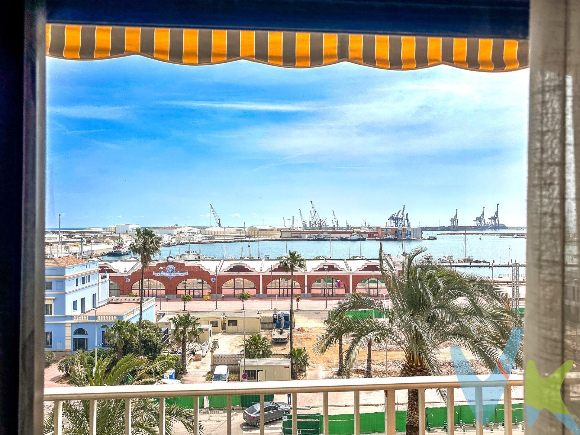 Descubre un hogar excepcional en el Grao de Castellón, donde las impresionantes vistas al puerto te cautivarán desde tu propio balcón. Esta vivienda de origen cuenta con una superficie construida de 148 m2 que se distribuyen inteligentemente para maximizar la comodidad y funcionalidad. Al entrar, serás recibido por un hall acogedor, comedor-salón; aquí podrás disfrutar cada mañana del sol naciente gracias a su orientación este y relajarte en la terraza equipada con toldos. La cocina amplia está lista para inspirar tus dotes culinarias y es ideal tanto para comidas familiares como reuniones sociales. Además, ofrece tres habitaciones dobles equipadas con armarios empotrados: dos dan hacia luminoso patio mientras que una da a la terraza, permitiendo así aprovechar los rayos del sol durante todo el día. Completa esta oferta habitacional un cuarto lavadero junto a la galería exterior más dos baños completos completamente equipados. Este inmueble también incluye electrodomésticos necesarios lo cual añade valor adicional al precio total ofertado € . ¡No pierdas esta oportunidad única! . Te invitamos cordialmente a visitar esta propiedad exclusiva. Este inmueble es en exclusiva, con lo que le facilitamos cualquier información sobre la vivienda. Por este motivo, solicitamos no molesten al propietario, ocupantes de la propiedad o vecinos de la comunidad. En todos los casos los precios expuestos son más impuestos y gastos derivados de la transmisión del inmueble.
