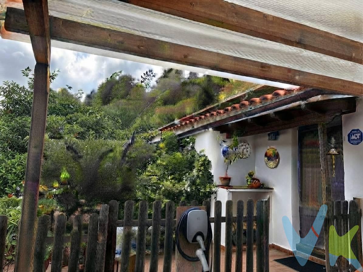 . Espectacular Finca Rústica Sostenible con vivienda de  Bioconstrucción. Estado: Propiedad de construcción reciente, excelente estado de conservación. ¡Lista para entrar a vivir!.  Propiedad exclusiva concebida bajo los principios de la bioconstrucción, diseñada para minimizar el impacto  ambiental y maximizar la eficiencia energética.  Esta vivienda de una sola planta combina una arquitectura tradicional  con soluciones tecnológicas avanzadas.  Con 1.800 m² de suelo cultivable con árboles frutales en plena producción.  Con 206,36 m² distribuidos en:. Vivienda principal:  Planta baja de diseño diáfano, muy cuidada y en estado de conservación excelente. Cuartos cuevas con múltiples posibilidades de uso (zona de ocio, bodega o almacén fresco). Gestión hídrica: Aljibe bajo rasante, complementado con un segundo aljibe. Dormitorios: 3 amplios dormitorios luminosos. Techos con acabados en madera que aportan una extraordinaria sensación de amplitud térmica y visual. Zonas Exteriores: Magnífico porche y terraza orientados estratégicamente. Se comercializa "totalmente amueblada" . Excelente acceso rodado por carretera hasta la misma entrada de la propiedad. Suministros de agua y luz al día. Placas solares y cargador para vehículos eléctricos. ¡OPORTUNIDAD ÚNICA EN EL MERCADO!. *Compraventa: En segundas transmisiones, el comprador abonará el Impuesto sobre Transmisiones Patrimoniales (ITP), cuyo tipo general en Canarias es del 6,5% sobre la mayor de estas bases: precio de compraventa, tasación o valor de referencia catastral. Los gastos de notaría y registro (desde aprox. 700 €, según aranceles) y, en su caso, los derivados de la financiación (tasación, gestoría, condiciones y costes bancarios, entre otros), serán a cargo del comprador conforme a la normativa aplicable. El comprador elige libremente notario. El vendedor asumirá los gastos que legalmente le correspondan, salvo pacto en contrario. No se incluyen en el precio otros gastos o tributos que correspondan al comprador. Los honorarios de intermediación inmobiliaria son a cargo del vendedor. Consultar las condiciones concretas según las circunstancias personales y el régimen fiscal aplicable. *Alquileres: La renta no incluye impuestos ni otros gastos. El arrendatario abonará la mensualidad en curso, la fianza legal y, en su caso, las garantías adicionales pactadas. Los suministros y los gastos de alta o cambio de titularidad serán por cuenta del arrendatario, salvo pacto en contrario. Consultar las condiciones según la solvencia económica y las circunstancias particulares de la operación. . . 
