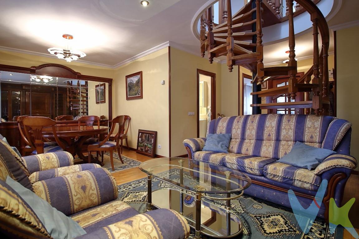  Presentamos este increíble piso dúplex en la vibrante ciudad de Gijón, una oportunidad única para aquellos que buscan un hogar espacioso, cómodo y bien ubicado. Situado en la planta 3 de un edificio construido en 1998, el piso destaca por su diseño moderno y funcional. Este edificio cuenta con ascensor, proporcionando un acceso sencillo y cómodo a todas las plantas. Además, se incluye una plaza de garaje, lo que supone una gran ventaja en una ciudad como GijónPlanta baja consta de: Salón amplio, cocina, baño y habitación matrimonial.Planta alta: Cuarto de lavado/plancha, 2 habitaciones dobles y un baño muy amplio.El inmueble queda totalmente amueblado (según fotos) y cocina equipada con electrodomésticos, lo que facilitará su mudanza sin necesidad de preocuparse por el mobiliario. .La ubicación de este fantástico hogar es insuperable y sus vistas despejadas también. Se encuentra cerca de varias líneas de autobús, permitiendo un acceso rápido y fácil a las diferentes zonas de Gijón. El dúplex está excelentemente conservado, esperando por sus nuevos dueños. ¿Te animas a ser uno de ellos?En cuanto al entorno, la zona ofrece todos los servicios que una familia pueda necesitar. Desde colegios y supermercados hasta centros de ocio y zonas verdes, todo lo necesario para una vida cómoda está a su alcance.Le invitamos a visitar esta impresionante propiedad para descubrir por usted mismo la magia que este dúplex tiene para ofrecer. La calidad, y sobre todo, la comodidad que brinda este piso no se describe fácilmente con palabras. Solo un recorrido en persona le hará entender completamente por qué esta es la oportunidad que ha estado esperando. Concertar una visita es el primer paso para convertir esta propiedad en su nuevo hogar.Contamos con más de 35 años de experiencia acreditada y nuestro objetivo es garantizarle un servicio de compra humano, ético, de calidad, fácil y seguro. Nuestro equipo lo integran agentes con la titulación AIR (Agente Inmobiliario Registrado), somos CRS (Council of Residential Specialist) y API. (Agente de la Propiedad Inmobiliaria Colegiado nº248). Contamos con un seguro de Caución que nos permite garantizar el depósito de las cantidades entregadas por nuestros clientes.Gastos e impuestos no incluidos en el precio. A título orientativo, en segundas transmisiones, el comprador abonará el Impuesto sobre Transmisiones Patrimoniales (ITP). Para consultar los porcentajes del ITP en Asturias puede hacerlo a través de la web oficial de servicios tributarios del Principado de Asturias https://sede.tributasenasturias.es/sites/sede/default/es_ES/Que-quieres-hacer/Transmisiones-Patrimoniales-y-AJD. La base imponible será el mayor valor entre precio de compraventa, tasación o valor de referencia catastral. Gastos de notaría y registro según aranceles variables según precio, número de copias y complejidad.El comprador escoge libremente notario. El vendedor asume la plusvalía y el resto de gastos son del comprador. Si se precisa hipoteca: Tasación, condiciones y costes bancarios según entidad elegida por el comprador; así como los gastos de gestoría y cualesquiera otros inherentes a la formalización de la compraventa. De acuerdo con la ley, no se incluyen en el precio otros gastos o tributos que legalmente correspondan al comprador. Honorarios de intermediación inmobiliaria a cargo del vendedor y honorarios de mediación inmobiliaria del 2% más I.V.A. a cargo del comprador.El consumidor tiene derecho, conforme a la normativa vigente, a disponer de información y documentación adicional relativa al inmueble y condiciones de la compraventa, accesible en la sede física de la Agencia Domingo en Avenida Hermanos Felgueroso 1 o Marqués de casa Valdés 7 bajo, de Gijón, o a través del correo electrónico info@agenciadomingo.com. La agencia actúa exclusivamente como intermediaria en la operación. Cualquier compraventa y sus condiciones quedan sujetas en todo caso a la aceptación expresa del vendedor del inmueble y a la posterior formalización del correspondiente contrato. El presente anuncio tiene carácter meramente informativo; la información suministrada se corresponde con la disponible a la fecha de publicación, pudiendo variar en función de las circunstancias o actualizaciones legales, contractuales y fiscales.