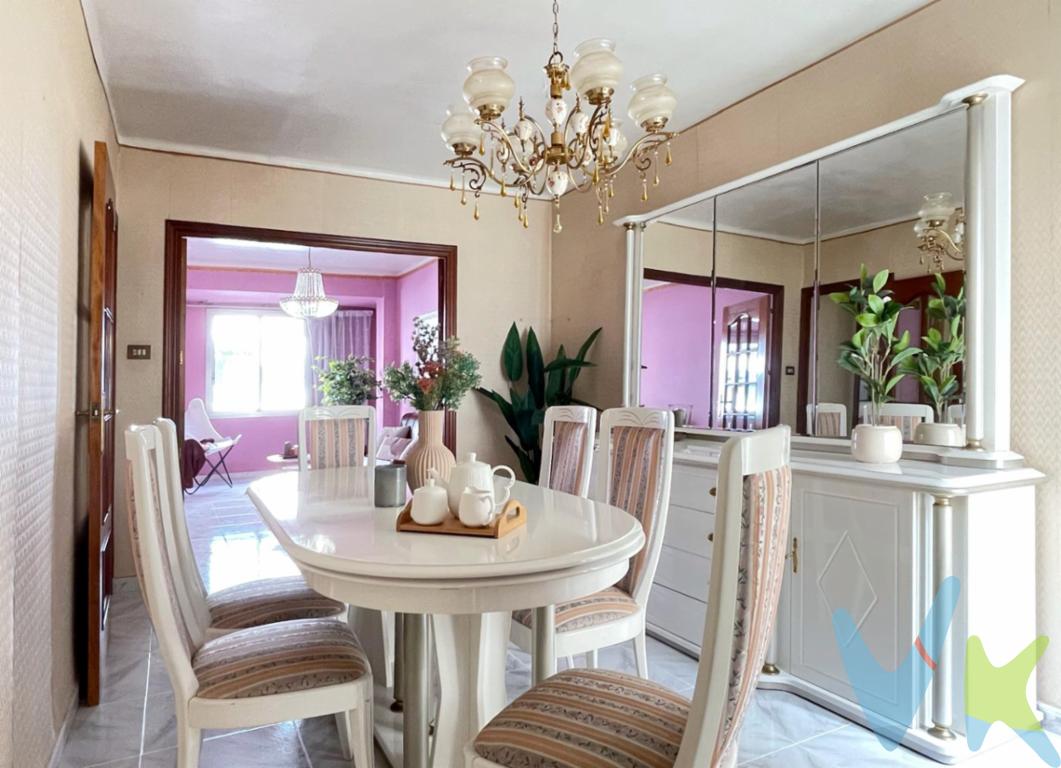 Fantástico Piso en una de la mejor zona de Puerto de Sagunto.Descripción General: Presentamos una maravillosa vivienda ubicada en una excelente y tranquila zona de Puerto de Sagunto con aproximadamente 73 m², este piso ha sido cuidadosamente diseñado y decorado para ofrecer un ambiente cálido y acogedor, ideal para parejas jóvenes, pequeñas familias o inversores interesados en un inmueble con gran potencial.Habitaciones: Cuenta con 2 habitaciones espaciosas y muy luminosas, equipadas con prácticos armarios empotrados que proporcionan amplio espacio para almacenamiento y orden, cada habitación tiene suficiente luz natural, lo que contribuye a un ambiente relajante y agradable.Baño: Dispone de un baño completo, funcional y bien distribuido.Salón-Comedor: El salón-comedor es amplio y ofrece un espacio ideal para reuniones familiares o con amigos.Gracias a su distribución y luminosidad, se convierte en el corazón del hogar, perfecto para disfrutar momentos especiales o simplemente relajarse tras una jornada laboral.Cocina: La cocina, independiente está diseñada para maximizar la funcionalidad cuenta con acceso directo a una cómoda terraza o galería de aproximadamente 10 m², ideal para zona de lavandería o para disfrutar de agradables desayunos al aire libre.Exterior: Un balcón con vistas despejadas a la calle añade encanto al inmueble, permitiendo disfrutar de momentos al aire libre sin salir de casa perfecto para relajarse con un café o leer un buen libro.Orientación: La vivienda tiene una orientación Norte/Este, lo que proporciona frescura en verano y buena luminosidad durante todo el día, creando una atmósfera confortable en cualquier época del año.Planta y Acceso: Situado en una primera planta en un edificio tranquilo y familiar sin ascensor.Las escaleras son cómodas y accesibles, facilitando el día a día sin grandes esfuerzos.Decoración y Equipamiento: La ambientación y el mobiliario han sido cuidadosamente seleccionados a través de un proceso de Home Staging, el cual realza el potencial del inmueble y permite imaginar fácilmente la distribución y el estilo de vida que podrás disfrutar.Calificación energética: G.Ubicación: La localización es otro punto fuerte de este piso, situado en una zona privilegiada de Puerto de Sagunto, cerca de todos los servicios esenciales como colegios, supermercados, comercios, farmacias, transporte público, parques y zonas verdes.Contacta Ahora: No dejes escapar esta excelente oportunidad para vivir o invertir en un hogar cómodo, práctico y perfectamente ubicado.Contáctanos sin compromiso y descubre personalmente todas las ventajas que esta vivienda puede ofrecerte.Referencia: 4606.