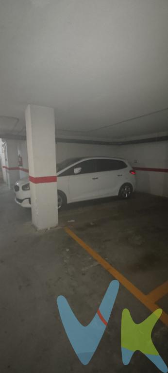  PRIMER GRUPO VIVENDIA pone a la venta plaza garaje, con una superficie construida de 22.31 metros cuadrados, se sitúa en un edificio moderno edificado en 2003, lo que garantiza su buen estado de conservación y cumplimiento con las normativas de construcción más actuales. La superficie útil consta de 10.8 metros cuadrados, ideal para acomodar un vehículo con total comodidad.Ubicado en una de las zonas más demandadas de Paterna, este garaje se convierte en una propuesta altamente atractiva. La ventaja de poseer una plaza de garaje en PARC CENTRAL se materializa en la facilidad para aparcar en un enclave donde los estacionamientos en la vía pública son limitados. Además, la seguridad que brinda un garaje privado es inigualable frente a las alternativas en el exterior.El acceso al garaje es sencillo y cómodo, gracias a una puerta con sistema automático que facilita la entrada y salida sin complicaciones. Las dimensiones del espacio permiten que el estacionamiento sea un proceso sencillo y fluido, incluso para vehículos de mayor tamaño. La zona de circulación dentro del garaje es amplia, evitando así cualquier riesgo de maniobras complicadas o rozaduras indeseadas.Le invitamos a visitar este garaje y constatar personalmente las ventajas que ofrece. Contáctenos para agendar una visita y descubra todo lo que este espacio puede ofrecerle a usted o a sus futuros inquilinos. No deje pasar esta oportunidad única de ser propietario de un bien escaso y valioso en PARC CENTRAL , en pleno corazón de Paterna.La venta de esta propiedad se gestiona mediante contrato de MULTIEXCLUSIVA, donde más de 400 agencias colaboradoras tienen la ventaja de poder ofrecer a sus potenciales arrendatarios esta vivienda, lo que le garantiza un servicio de calidad, un trato fácil, sencillo y sin interferencias de terceros. Por este motivo, se ruega no molestar al propietario, a los ocupantes de la propiedad, a los vecinos o conserjes del edificio o urbanización si los hubiera. Si Usted es agencia inmobiliaria y tiene un cliente para este inmueble, llámenos, estaremos encantados de colaborar en ésta y otras operaciones 