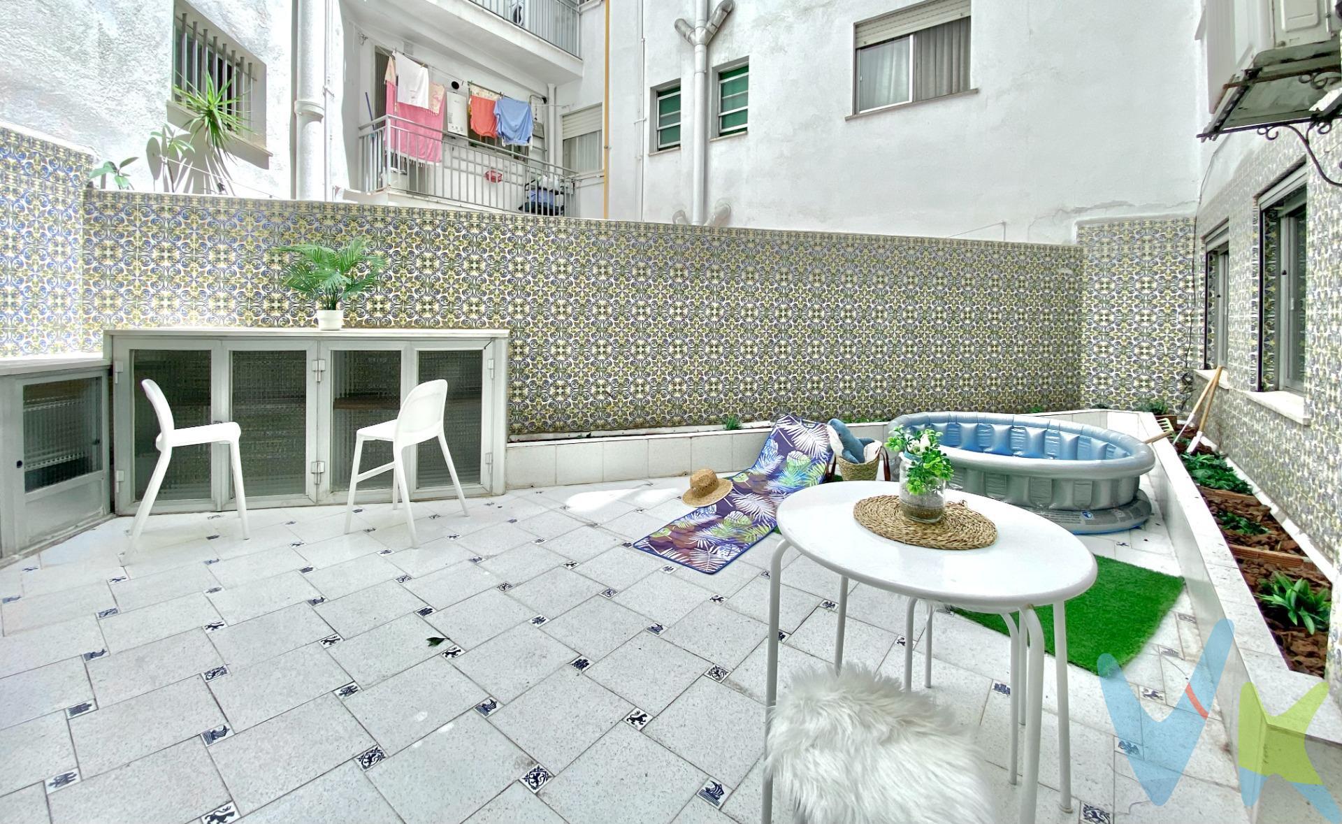 Un nuevo Open House de Finkas ng Benimaclet te dará a descubrir una fantástica vivienda en Benimaclet. Ven este viernes 18 de julio a la jornada de puertas abiertas y podrás descubrir esta maravilla situada en la calle Emilio Baró, a la altura del número 26. . ¡No olvides apuntarte!. La vivienda, que antes disponía de 4 dormitorios, actualmente cuenta con 3 dormitorios ya que uno se le dio al salón, aunque las vendedoras lo podrían entregar con el cuarto dormitorio recuperado. A elección del comprador y sin coste. . La cocina dispone de una zona de galería y una maravillosa terraza para disfrutar a gusto de cada uno. Podrían tener zona de jardín, zona de comedor de verano, etc.. El salón comedor dispone también de un balcón exterior a la calle principal. . En cuanto a los dormitorios, todos son muy amplios. Destacar que el principal cuenta con baño y zona de sofá o despacho, una auténtica maravilla. . En general la vivienda se encuentra en buen estado, aunque seguro que le podrás dar tu toque personal. Tiene mil posibilidades de mejora. No lo dudes y ven a visitarlo este viernes 18 de julio y no pierdas la ocasión de vivir en una de las principales calles del barrio. . ***. Agencia Registrada con el Nº 112 en el Registro Obligatorio de Agentes Inmobiliarios de la Comunitat Valenciana, según el DECRETO 98/2022, de 29 de julio, del Consell, por el que se regula el Registro de Agentes de Intermediación Inmobiliaria de la Comunitat Valenciana. La documentación del inmueble ha sido revisada y estimamos que reúne todos los requisitos necesarios para ser comercializado. El precio ofertado no incluye impuestos, gastos de compraventa ni honorarios de la agencia inmobiliaria. Las medidas aquí expuestas han sido obtenidas del Catastro. El anuncio no es vinculante, puede contener errores. ¿Tienes alguna duda? Consúltanos. ***. Los vendedores han confiado en este equipo para gestionar la venta del inmueble de forma exclusiva. Como no puede ser de otra forma, garantizamos un servicio de calidad, actuando en todo momento de forma transparente, ética y profesional. Así pues, se ruega la no interferencia de terceros y, sobre todo, no molestar a los propietarios, a los ocupantes del inmueble o a los vecinos. Muchas gracias por tu comprensión. 