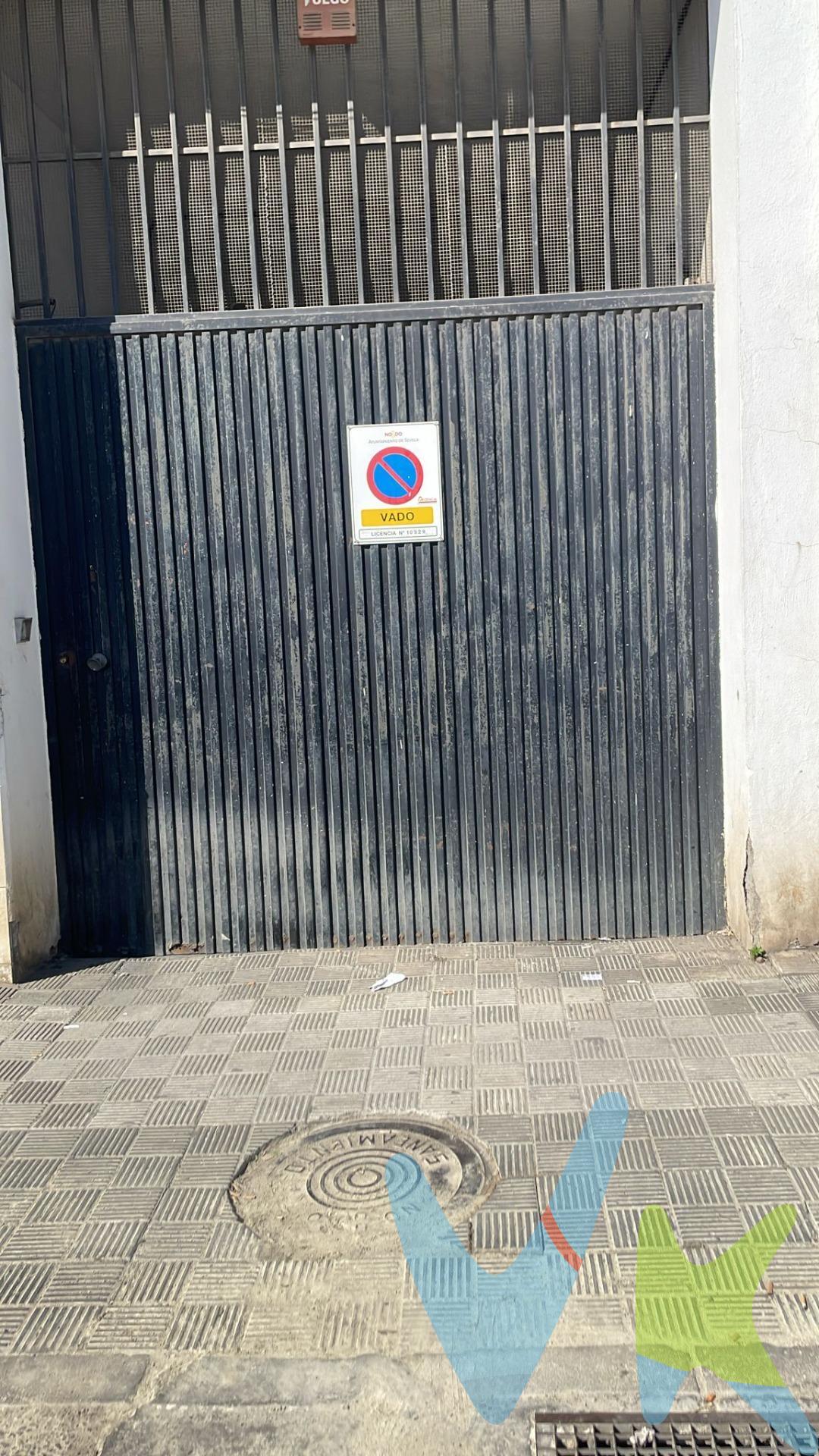 Disponible a la venta esta plaza de garaje estratégicamente ubicada en la avenida de Jerez, en una zona de paso muy saturada de tráfico en horas punta lo que dificulta el aparcamiento en la zona, puesto que junto a la plaza de garaje se encuentra un colegio de educación primaria, un hospital y un supermercado de gran superficie. La plaza de garaje se ubica en el sótano de un edificio de edificación del año 1990, con acceso desde la calle con puerta de acceso automática. De IBI se paga al año 36€. . Informamos a nuestros clientes que el precio de venta no incluye lo siguiente: impuestos (el Impuesto de Transmisiones Patrimoniales, I.V.A. o A.J.D., en su caso), otros gastos de la compraventa (gastos de registro de la propiedad, notaría, gestoría). Documento D.I.A. a disposición del consumidor según Decreto 218/2005 Junta de Andalucía Y Ley 12/2023, de 24 de mayo, por el Derecho a la Vivienda. Honorarios de gestión al comprador no incluido en el P.V.P. . 
