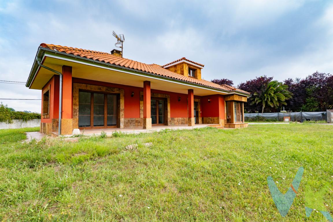 Se presenta una oportunidad única para adquirir una espectacular casa y finca en  Llanera,  de Pruvia de Arriba, Asturias. En venta, esta estupenda vivienda unifamiliar promete convertirse en el hogar de sus sueños. Construida en el año 2008, la propiedad ofrece modernidad y confort, características que hacen de esta residencia un lugar especial para vivir.Este inmueble destaca por sus amplias dimensiones, con una superficie útil de 170,33 metros cuadrados y un total de 303 metros cuadrados construidos. La distribución está pensada para ofrecer funcionalidad y comodidad. En sus cuatro habitaciones, cada miembro del hogar encontrará su propio espacio de tranquilidad y descanso. Cercana a todos los servicios esenciales, esta casa también ofrece la oportunidad de disfrutar de la paz que ofrece un entorno natural.Además, la vivienda cuenta con un  sotano espacioso para ser utilizado como garaje y  en cuyo sotano tambien cuenta con unas estancias perfectas para guardar aquellos objetos que no se desean mantener en las áreas principales de la casa. Ideal para familias que buscan espacio adicional sin sacrificar la estética ni la organización dentro del hogar.La amplitud del salón es uno de los aspectos más destacados del inmueble. Constituye un espacio abierto y luminoso, perfecto para momentos familiares o para la recepción de invitados. Cada habitación ha sido cuidadosamente diseñada para maximizar el confort y la funcionalidad, permitiendo una vida diaria cómoda y fluida.La calidad de los materiales de construcción se refleja en cada rincón de la casa. Este aspecto, junto con el excelente estado de conservación de la propiedad (solo es necesario realizar una pequeña inversion en renovar el pavimento) , garantiza una larga duración y pocas necesidades de mantenimiento en el futuro. Además, cuenta con una orientación que aprovecha al máximo la luz natural, formando ambientes cálidos y agradables durante todo el año.Externamente, la propiedad conserva un estilo atractivo y contemporáneo. El diseño arquitectónico no solo ofrece funcionalidad sino también carácter, integrándose perfectamente con el entorno de Pruvia de Arriba. Un lugar perfecto tanto para aquellos que buscan alejarse del bullicio de la ciudad como para quienes desean una conexión fácil con áreas más urbanizadas.No se pierda la oportunidad de visitar este fantástico inmueble. Es raro encontrar una propiedad que combine de manera tan efectiva espacio, ubicación y calidad de vida. Esta casa ofrece todas esas características y más. Sus cuatro habitaciones, junto con el resto de las áreas comunes, se convierten en la opción ideal para cualquier familia.Para aquellos que aprecian el equilibrio entre la vida urbana y rural, y valoran la comodidad y el espacio, esta casa representa una inversión invaluable. No dude en ponerse en contacto para organizar una visita y experimentar de primera mano todo lo que esta propiedad tiene para ofrecer. Su futuro hogar en  Llanera,  de Pruvia de Arriba, Asturias le espera.En el precio publicitado (PVP) no está incluido el Impuesto de Transmisiones Patrimoniales ni los gastos de Notaria y Registro 