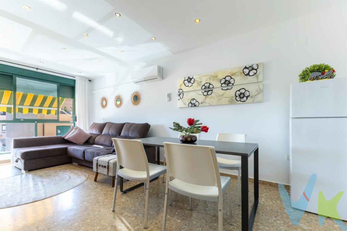  Este encantador piso, ubicado en una tranquila y acogedora zona, es la oportunidad perfecta para aquellos que buscan un espacio moderno y funcional. Con 76 metros útiles y un total de 111 metros construidos, esta propiedad se adapta perfectamente a las necesidades de tu día a día.En la primera planta de un edificio construido en 2007, disfrutarás de la comodidad que ofrece un entorno contemporáneo y eficiente. Este piso destaca por su luminosidad, gracias a sus amplios ventanales que inundan cada rincón de luz natural, creando un ambiente acogedor y cálido en todo momento.Cuenta con dos habitaciones que se pueden personalizar según tus gustos, ideales para descansar y recargar energías. Cada habitación está pensada para maximizar el espacio y ofrecerte la privacidad que mereces, siendo perfectas tanto para adultos como para los más pequeños de la casa. La distribución inteligente del hogar permite que cada área mantenga su funcionalidad sin sacrificar la comodidad.La cocina es otro de los puntos fuertes de este inmueble. Ampliamente equipada y diseñada para el disfrute del arte culinario, se convierte en el lugar perfecto para preparar tus platos favoritos. Su conexión con el salón proporciona un ambiente ideal para compartir momentos inolvidables con familiares y amigos. La sala de estar es un espacio versátil, ideal para relajarte después de un largo día o para entretener a tus invitados en un ambiente agradable.El edificio ofrece ascensor, lo que facilita el acceso a todos los pisos y garantiza un uso cómodo y práctico en tu día a día. Además, contarás con una plaza de garaje que elimina cualquier preocupación por el aparcamiento, muy valorada en esta zona.La ubicación de este piso es excepcional. Faura es conocida por su tranquilidad y su ambiente acogedor, donde podrás disfrutar de un estilo de vida equilibrado. No olvidemos mencionar la cercanía de la estación de tren, que te permitirá desplazarte cómodamente hacia otras ciudades cercanas, facilitando tus desplazamientos diarios o tus escapadas de fin de semana.Las zonas comunes del edificio están cuidadosamente mantenidas, ofreciendo un entorno agradable y seguro. Imagínate disfrutando de un paseo por el vecindario, donde encontrarás tiendas locales, cafés con encanto y todos los servicios necesarios a tu alcance.La oportunidad de vivir en Faura, en un hogar que combina confort, modernidad y excelente ubicación, no se presenta todos los días. Este piso se convierte en una elección ideal para quienes buscan establecerse en una comunidad vibrante y acogedora. Su diseño, sus espacios luminosos y su conveniente acceso a transporte público lo hacen destacar entre las propiedades disponibles en la zona.Te invitamos a visitar este encantador piso y descubrir todo lo que tiene para ofrecerte. No dejes pasar la oportunidad de hacer de este lugar tu nuevo hogar. Contáctanos y estaremos encantados de organizar una visita en la que podrás ver de primera mano todo el potencial que ofrece esta maravillosa propiedad. ¡El hogar de tus sueños está a un paso de convertirse en realidad! Información sobre los gastos a cargo de la parte compradoraEl precio anunciado no incluye los gastos e impuestos derivados de la compraventa. Con carácter orientativo, la parte compradora deberá asumir:Impuesto sobre Transmisiones Patrimoniales (ITP): 9 % del precio de compraventa (salvo que resulte de aplicación un tipo reducido o se trate de una operación sujeta a IVA).En caso de obra nueva: IVA (tipo legal vigente) y Actos Jurídicos Documentados (AJD), según la normativa aplicable. En caso de que el comprador sea empresa, preguntar a gestoría. Notaria: aproximadamente entre 700, en función del precio del inmueble y de la escritura.Inscripción en el Registro de la Propiedad: aproximadamente 600, según el valor del inmueble y asientos de registro.Honorarios de intermediación inmobiliaria: 3,5 % del precio de venta, más IVA.Gastos derivados de la financiación hipotecaria, en caso de solicitar préstamo hipotecario, tales como tasación del inmueble y cualesquiera otros gastos o comisiones que, conforme a la normativa vigente y a las condiciones pactadas con la entidad financiera, correspondan a la parte compradora.el comprador debería prever aproximadamente un 15 % del precio del inmueble en gastos totales.La parte vendedora asumirá los gastos que legalmente le correspondan conforme a la normativa vigente.  