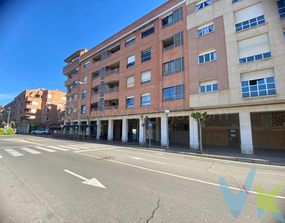 ¡¡OPORTUNIDAD¡¡ Local en venta en la zona de CLUB DEPORTIVO en Logroño. Este Local-cuenta con una ubicación privilegiada en un edificio construido en el año 1988 con todas las comodidades y servicios que se pueden necesitar .Al entrar en el local, destacamos la amplitud del mismo, con 105 metros útiles y fachada de 7 metros , este local se convertirá en el lugar perfecto para aquellos que quieran darle su toque personal y transformarlo en el negocio que siempre han soñado.La zona de  CLUB DEPORTIVO  el edificio cuenta con una parada de autobús justo al lado, lo que facilitará el acceso a todas aquellas personas que quieran visitar el local.Siendo un local tan amplio, es posible adaptarlo a cualquier negocio que se quiera emprender. Por su ubicación estratégica, se puede convertir en un lugar perfecto para cualquier tipo de negocio, ya sea una clínica médica, una oficina, un establecimiento comercial o incluso un gimnasio, todo dependerá de tu idea de negocio. El local esta de origen pero, cuenta con diversas infraestructuras, como el sistema eléctrico,  todo lo necesario para que la obra sea la más óptima posible, En resumen, este local te ofrece la oportunidad de adquirir un inmueble impecable, con gran amplitud en la zona de CLUB DEPORTIVO en Logroño, con acceso fácil y rápido al transporte público y cerca de todas las opciones de entretenimiento que puedas imaginar. Si estás buscando un local para emprender un negocio o invertir, ¡este es el lugar perfecto para ti!No dudes en contactar con RIEX Servicios Inmobiliarios., quien estará encantado de asesorarte y acompañarte en todo momento para que puedas tomar la mejor decisión. ¿Qué esperas para visitarlo y convencerte por ti mismo? ¡Te esperamos e! 